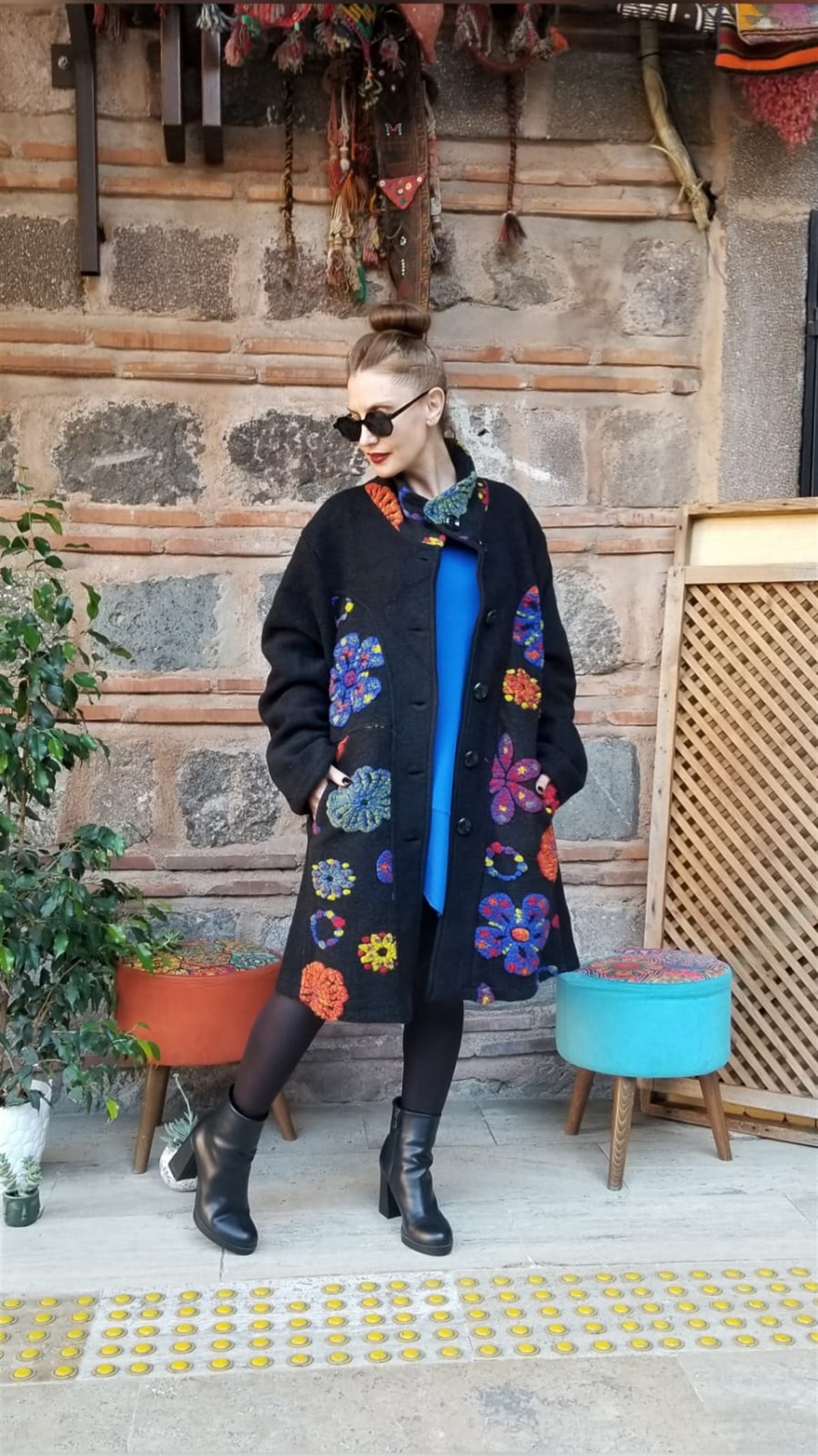 Siyah Çiçekli Kece Kaban