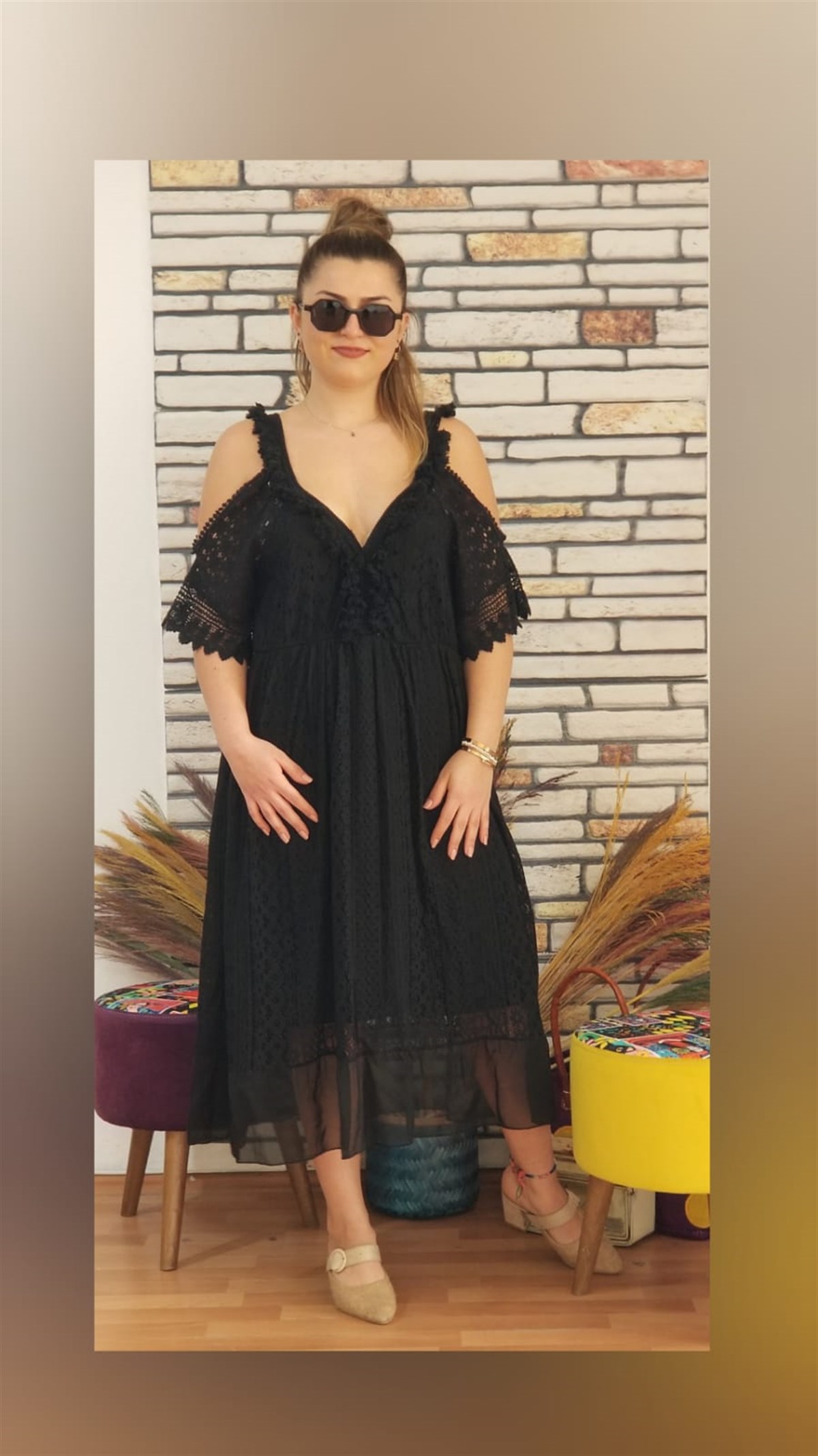 Siyah Omzu Açık Etek Ucu İpek Detaylı İçi Astarlı Koton Dantel Elbise