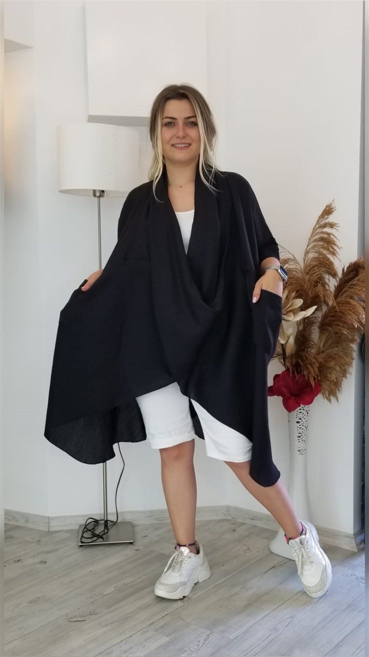 Siyah Önden Cepli Venüs Tunik