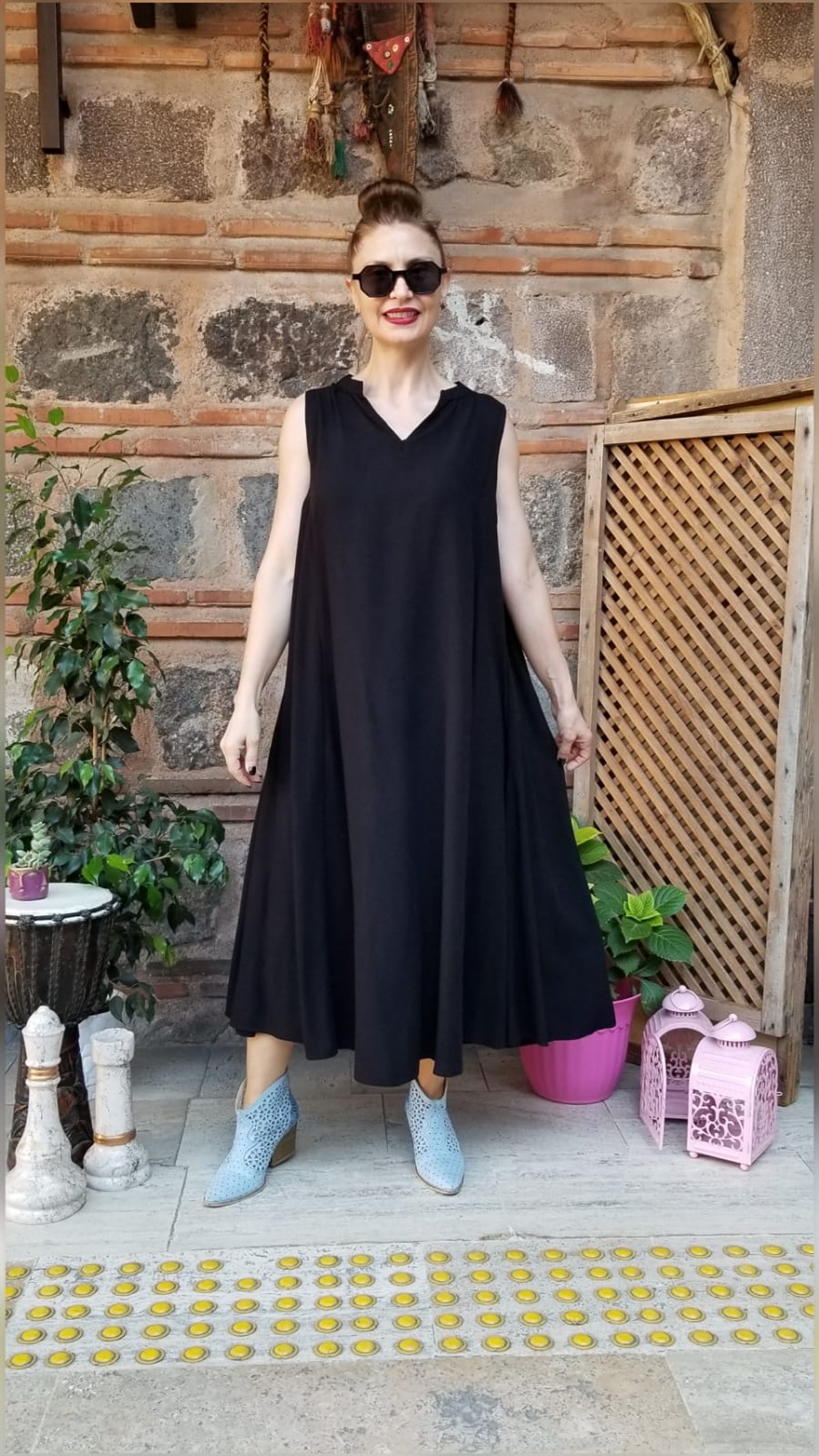 Siyah Rengi Kolsuz Elbise