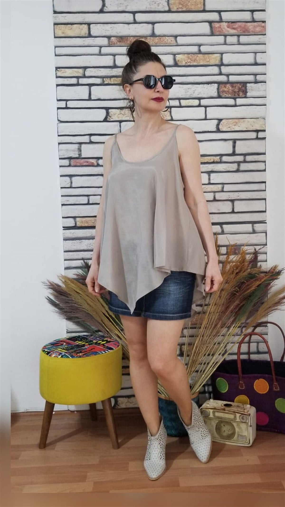 Taş Rengi Asimetrik Askılı Bluz