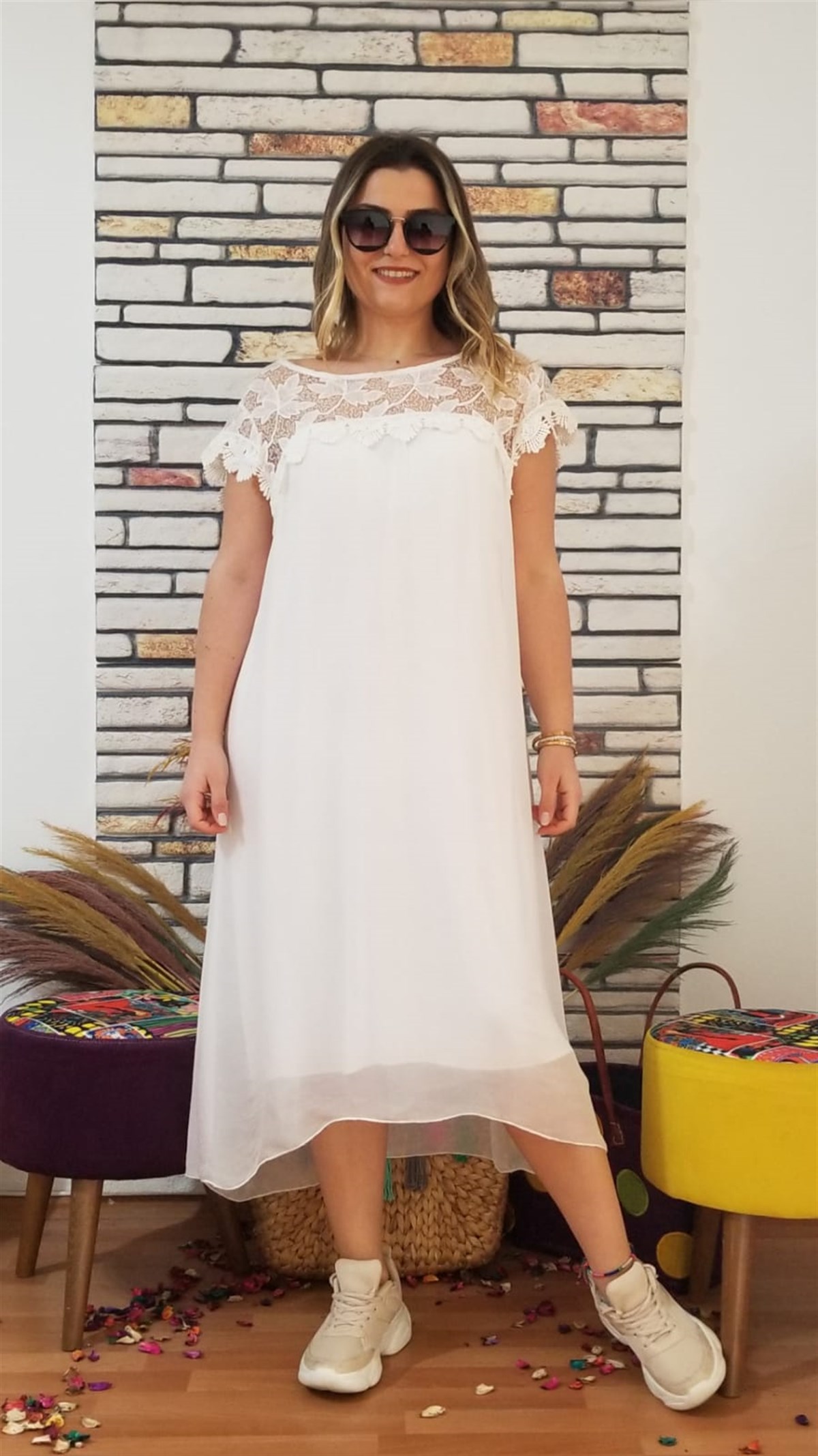 Beyaz İtalyan İpek Kumaş Küpür Detaylı İçi Astarlı Elbise