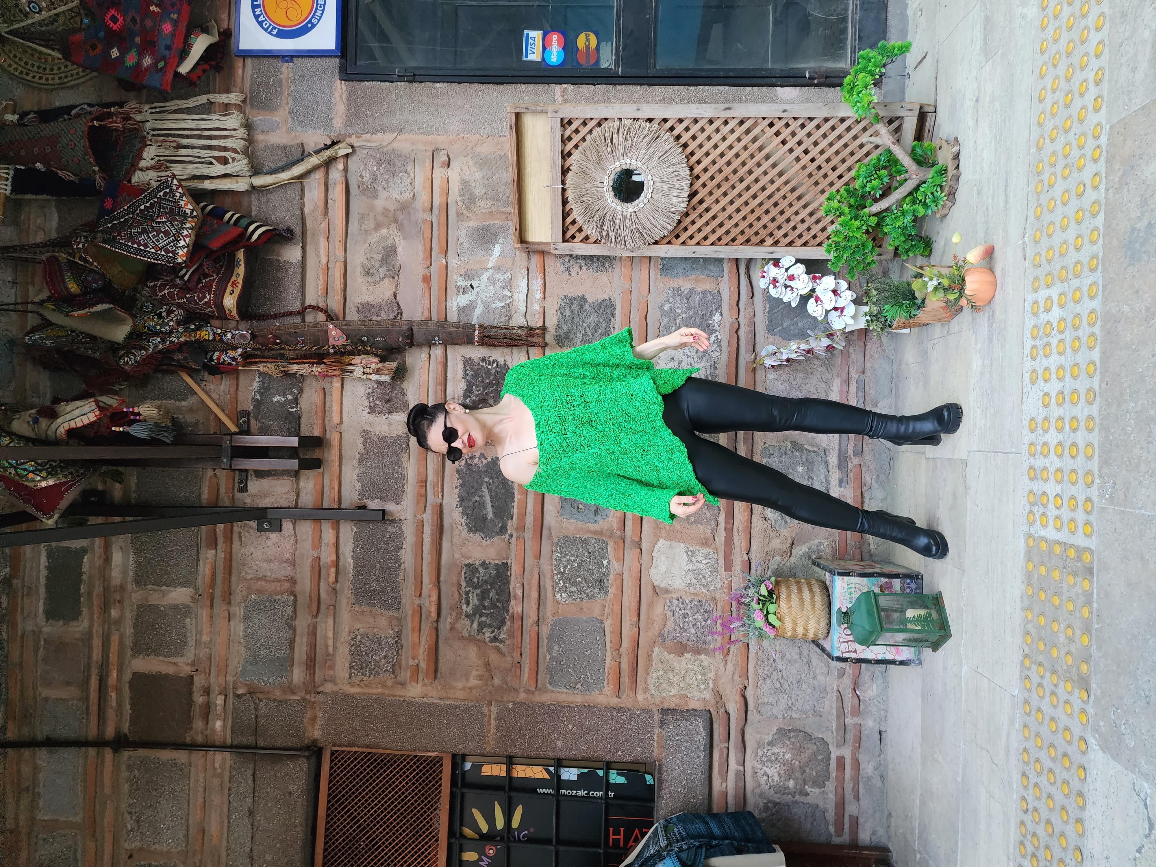 Asimetrik Koton ve Akrilik Makina Örme Yeşil Kazak