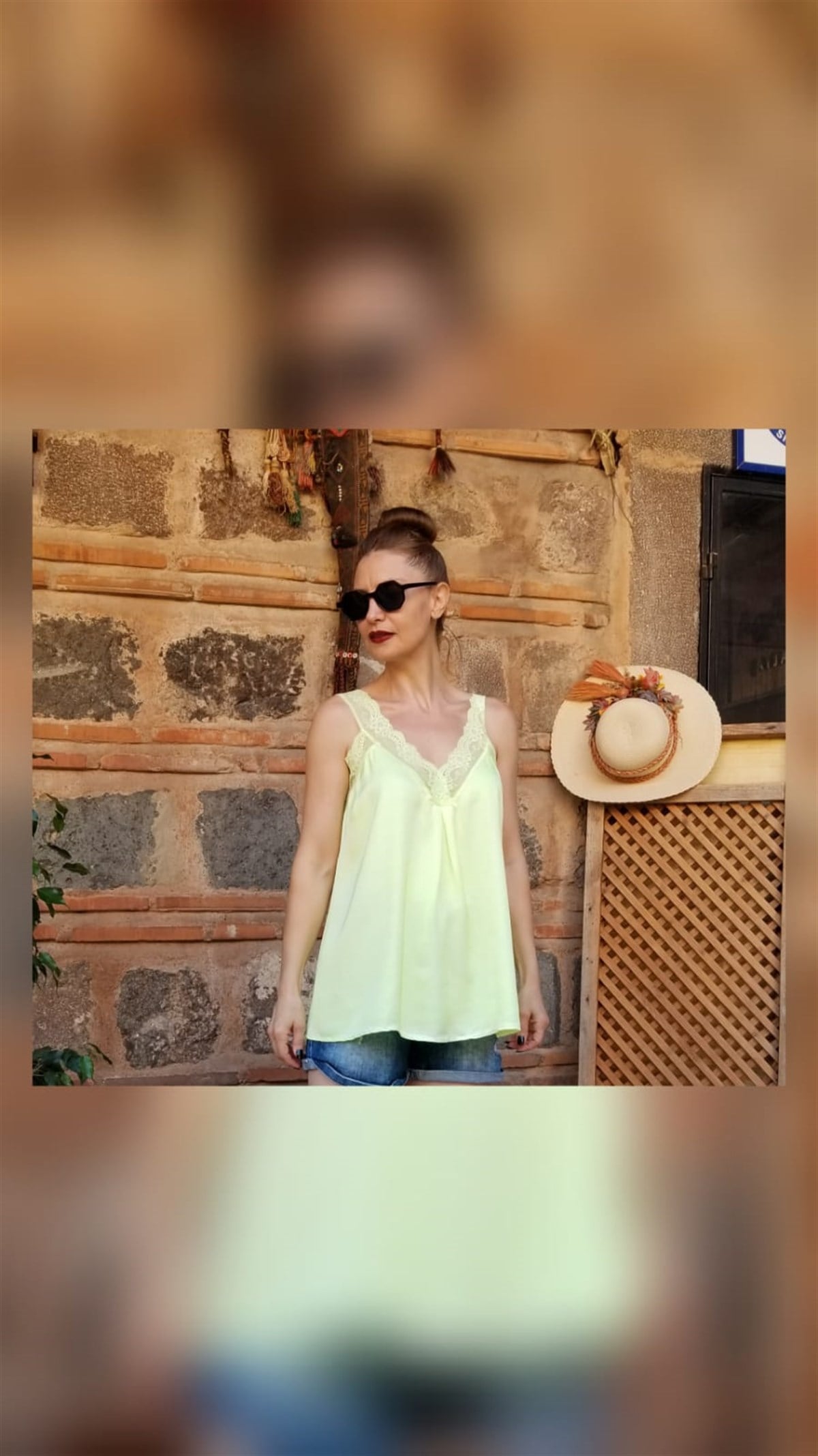 Neon Sarı Dantel Detaylı Bluz