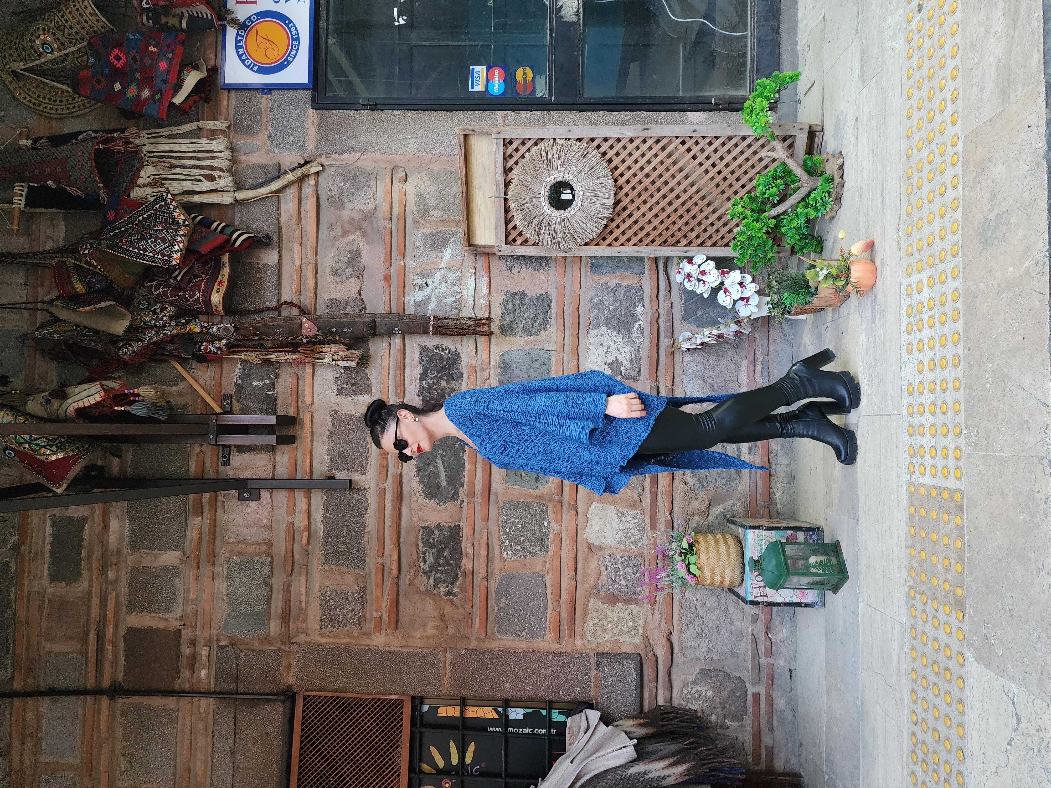 Asimetrik Koton ve Akrilik Karışımı Makina Örme Taş Rengi Kazak