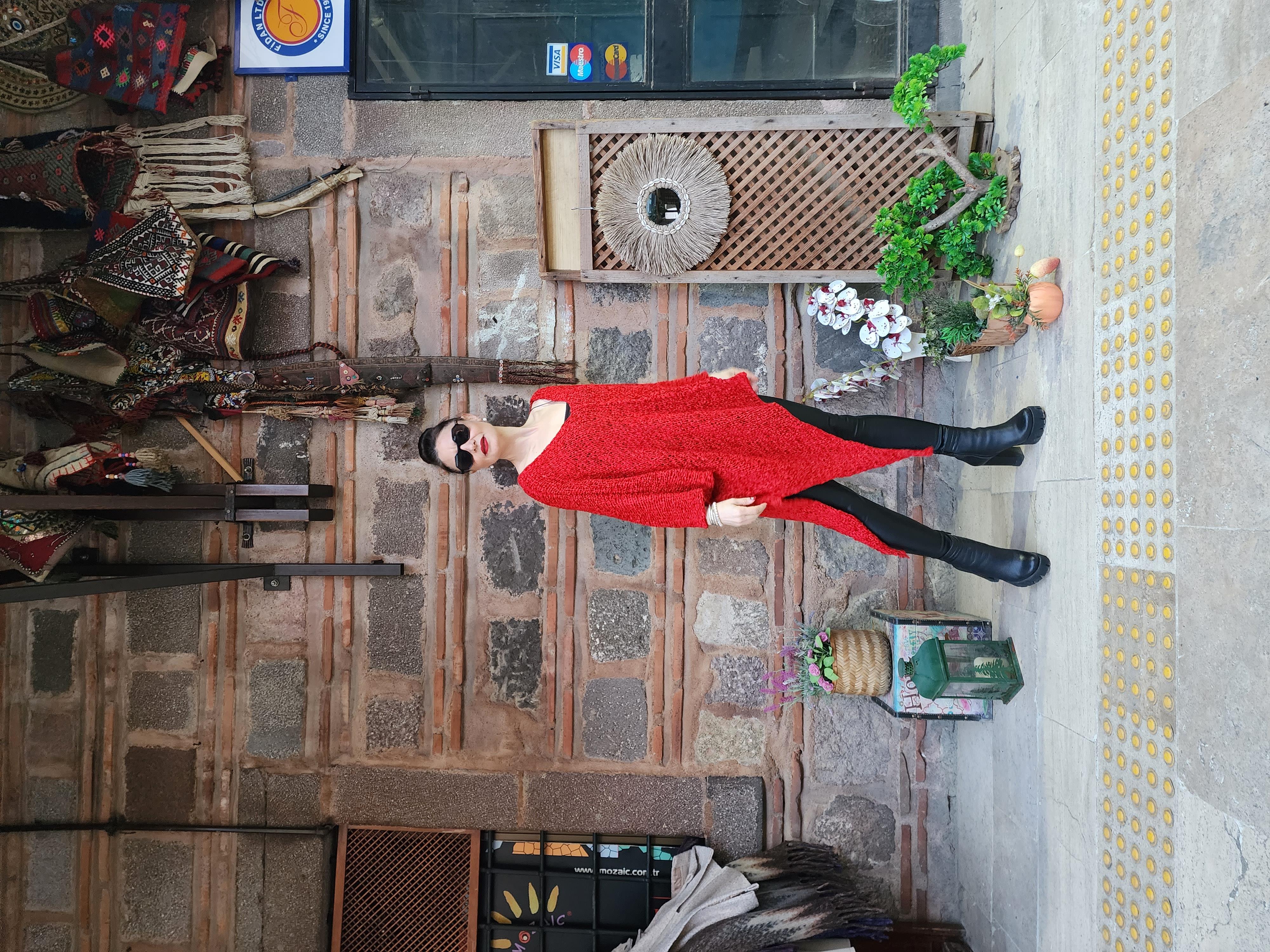 Asimetrik Koton ve Akrilik Karışımı Makina Örme Kırmızı Kazak