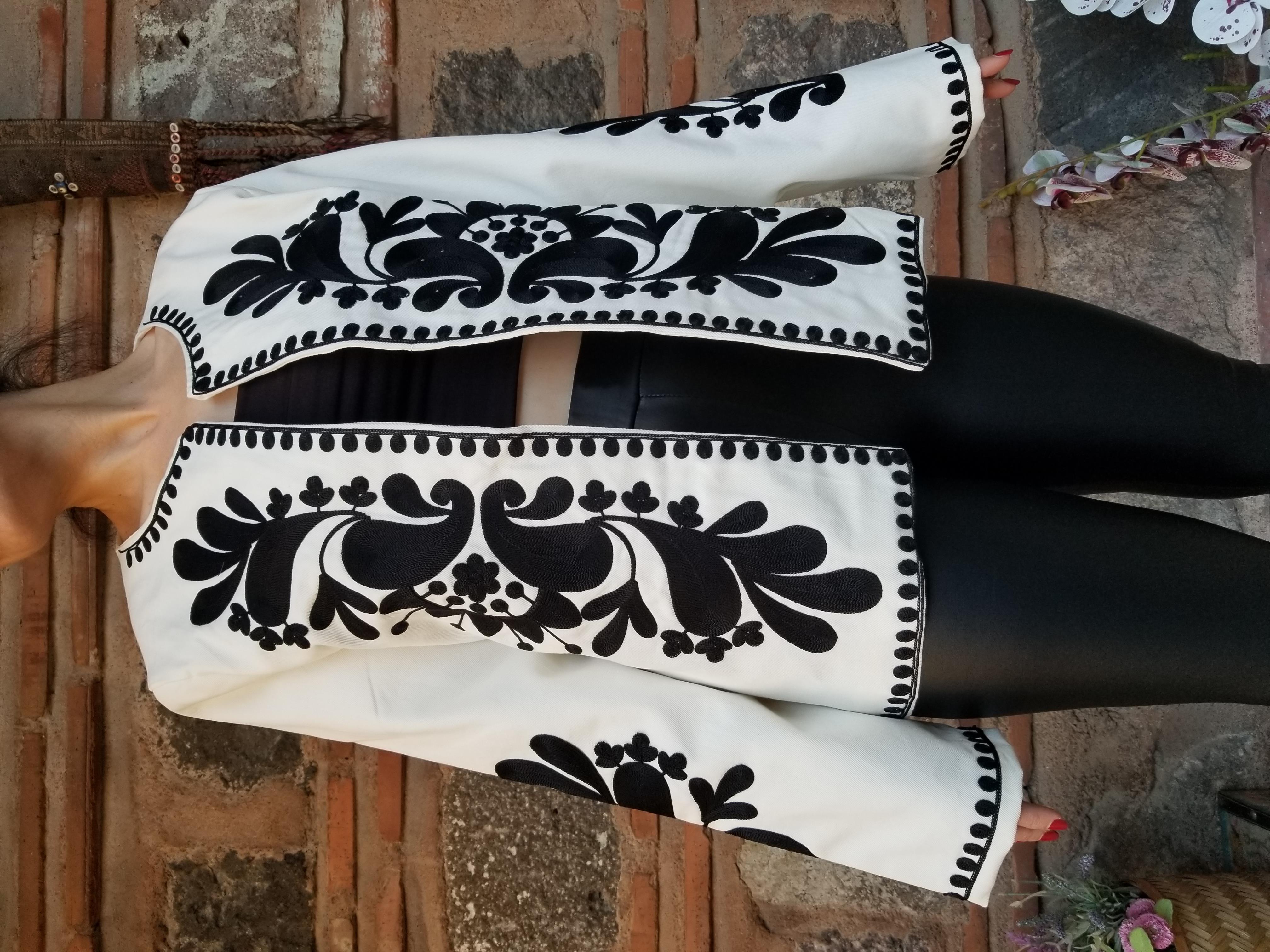 Beyaz İşlemeli Ceket