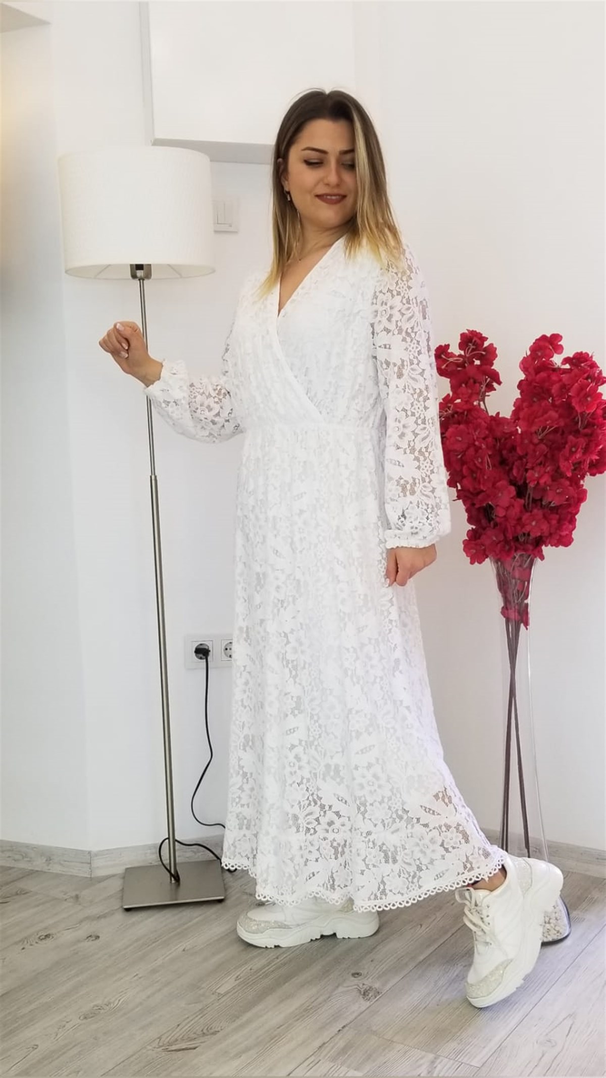 Beyaz İtalyan İçi Astarlı Dantel Elbise
