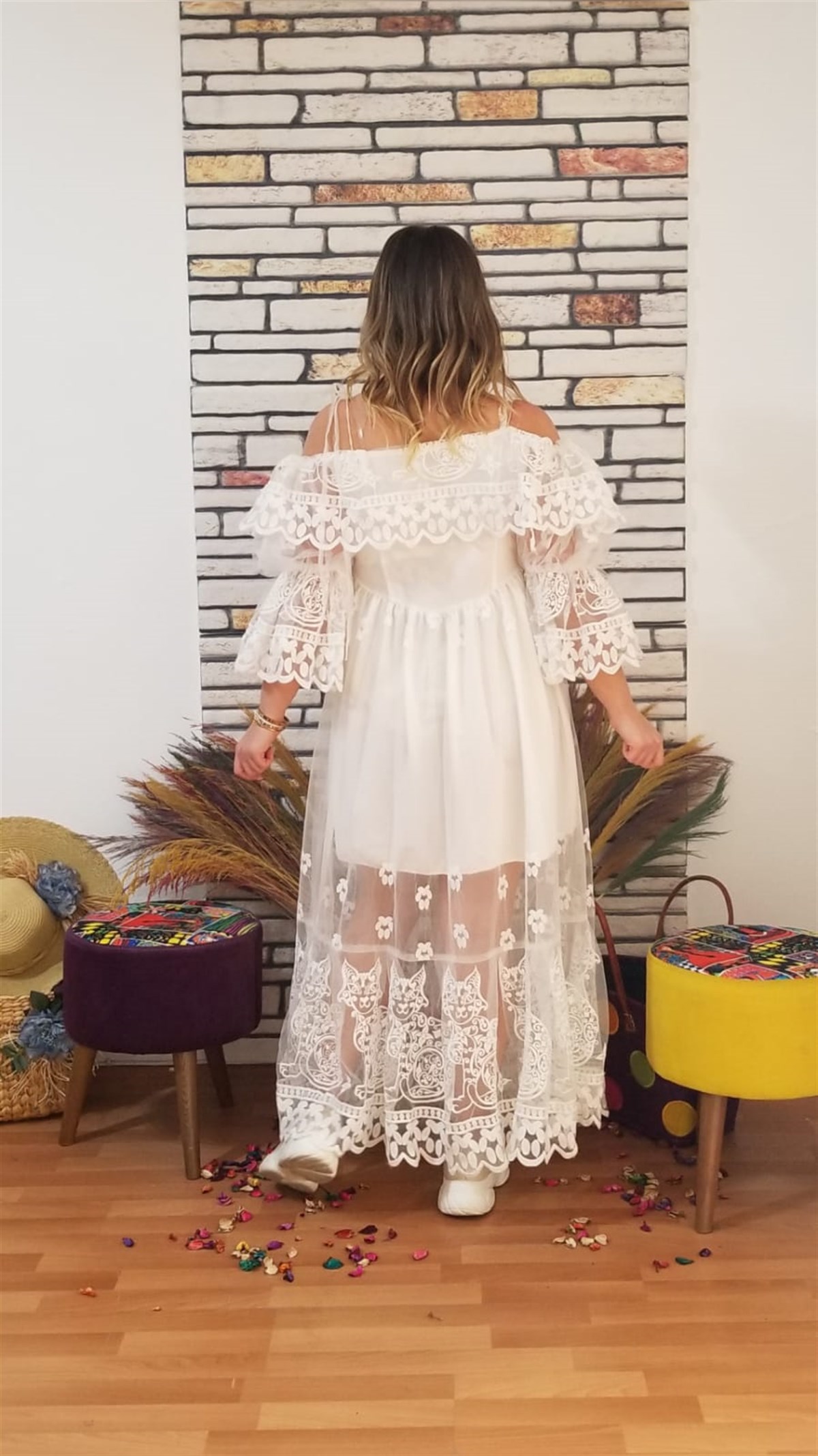 Beyaz İtalyan Tül Kumaş üzerine dantel işlemeli Elbise