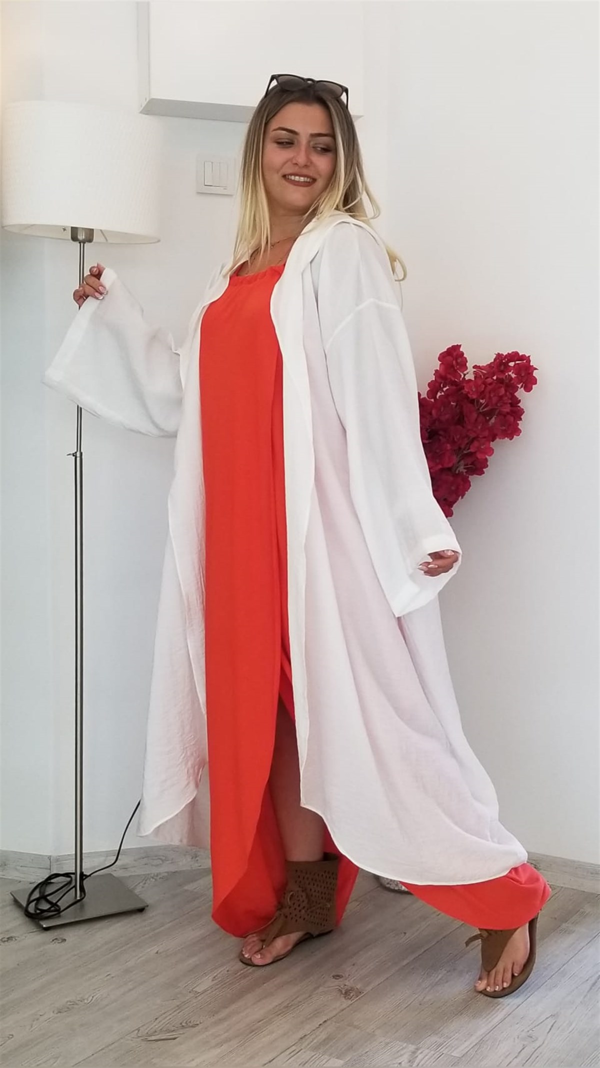 Beyaz Kapşonlu Kaftan