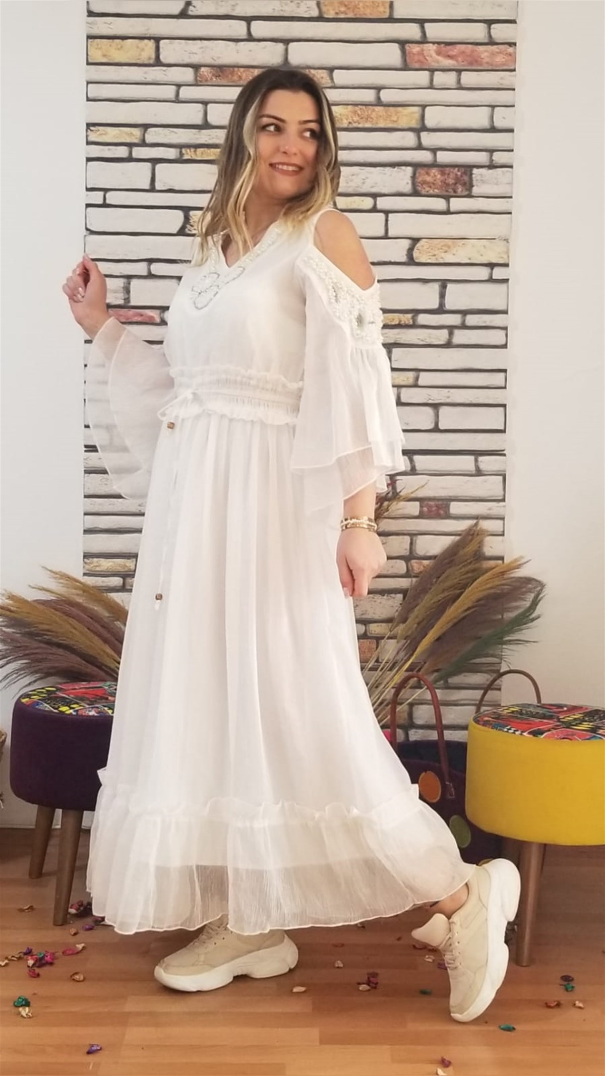 Beyaz İtalyan Omzu Açık Elbise (Dış Çekim)