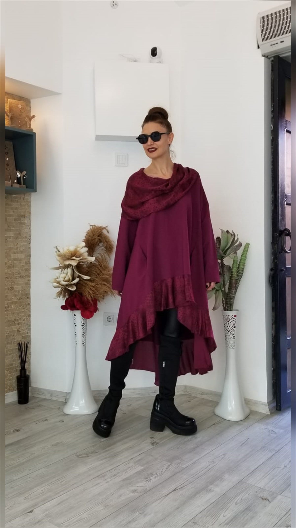 Bordo Etek Ucu Ve Yakası Saten Detaylı Tunik