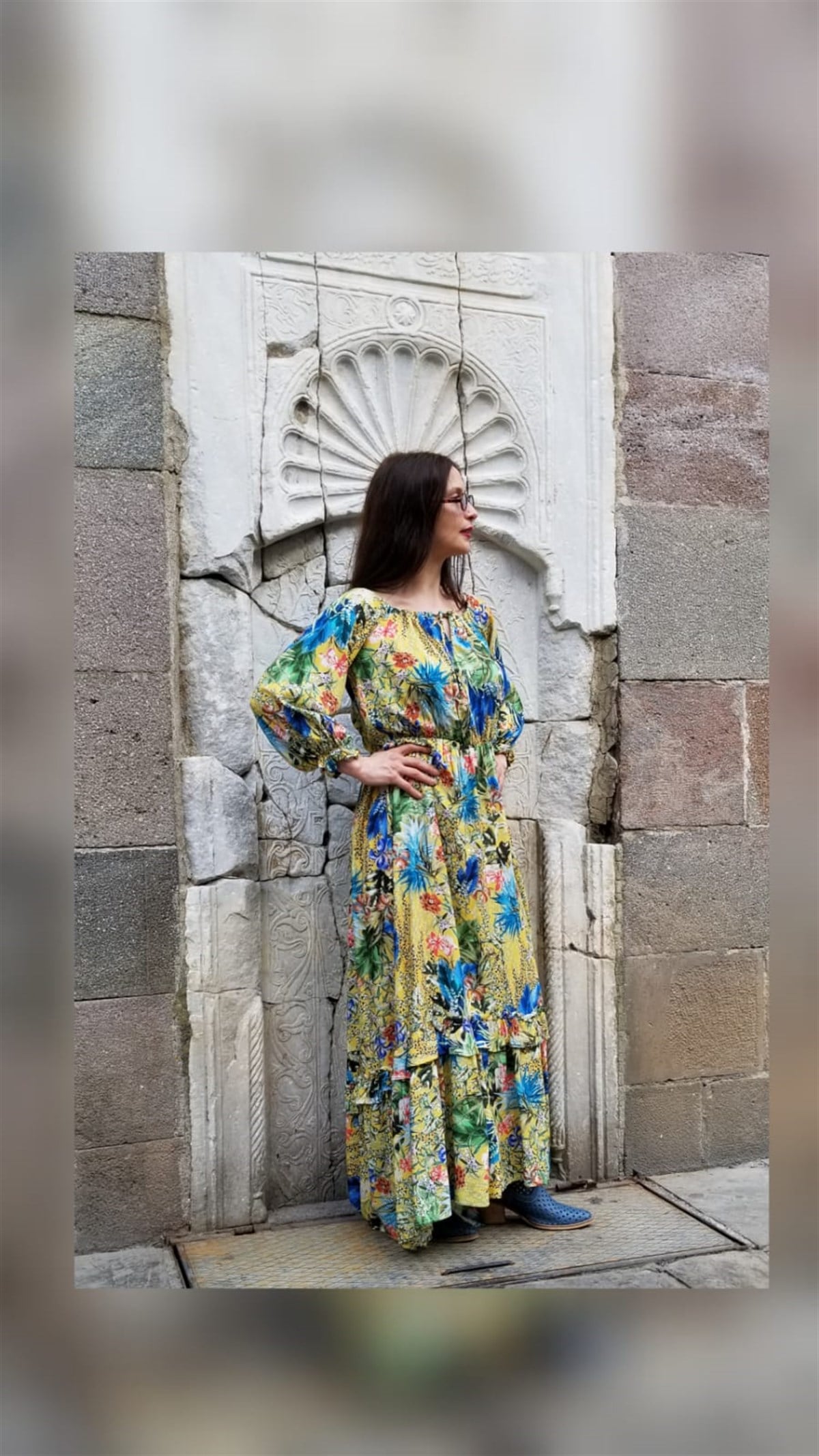 Sarı Omuzu Ve Beli Lastikli Uzun Elbise