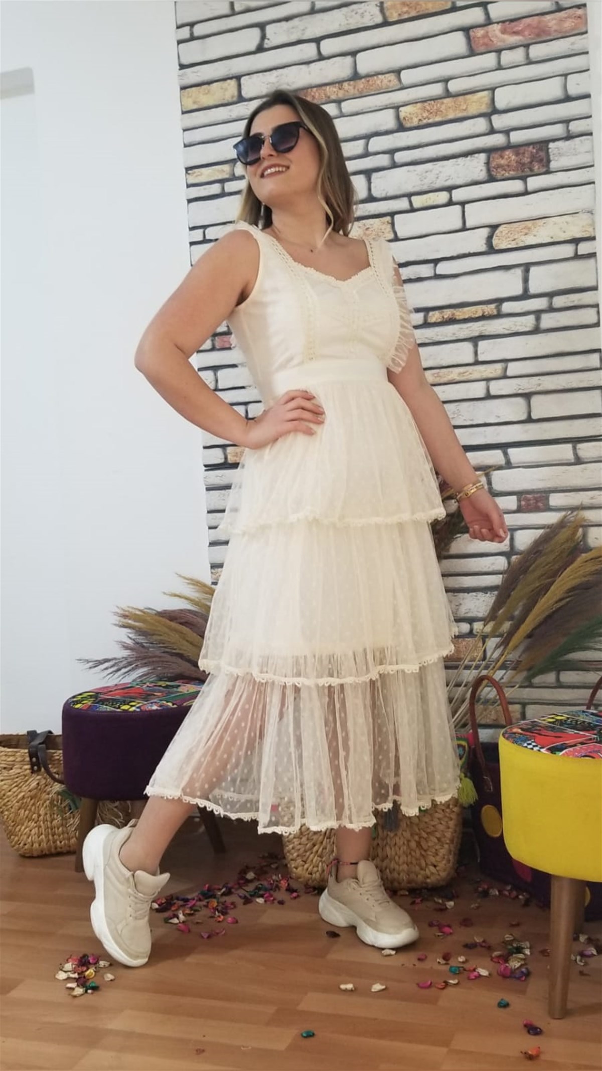 Ekru İtalyan Kolsuz Kat Kat İçi Astarlı Dış Çekim Elbise 