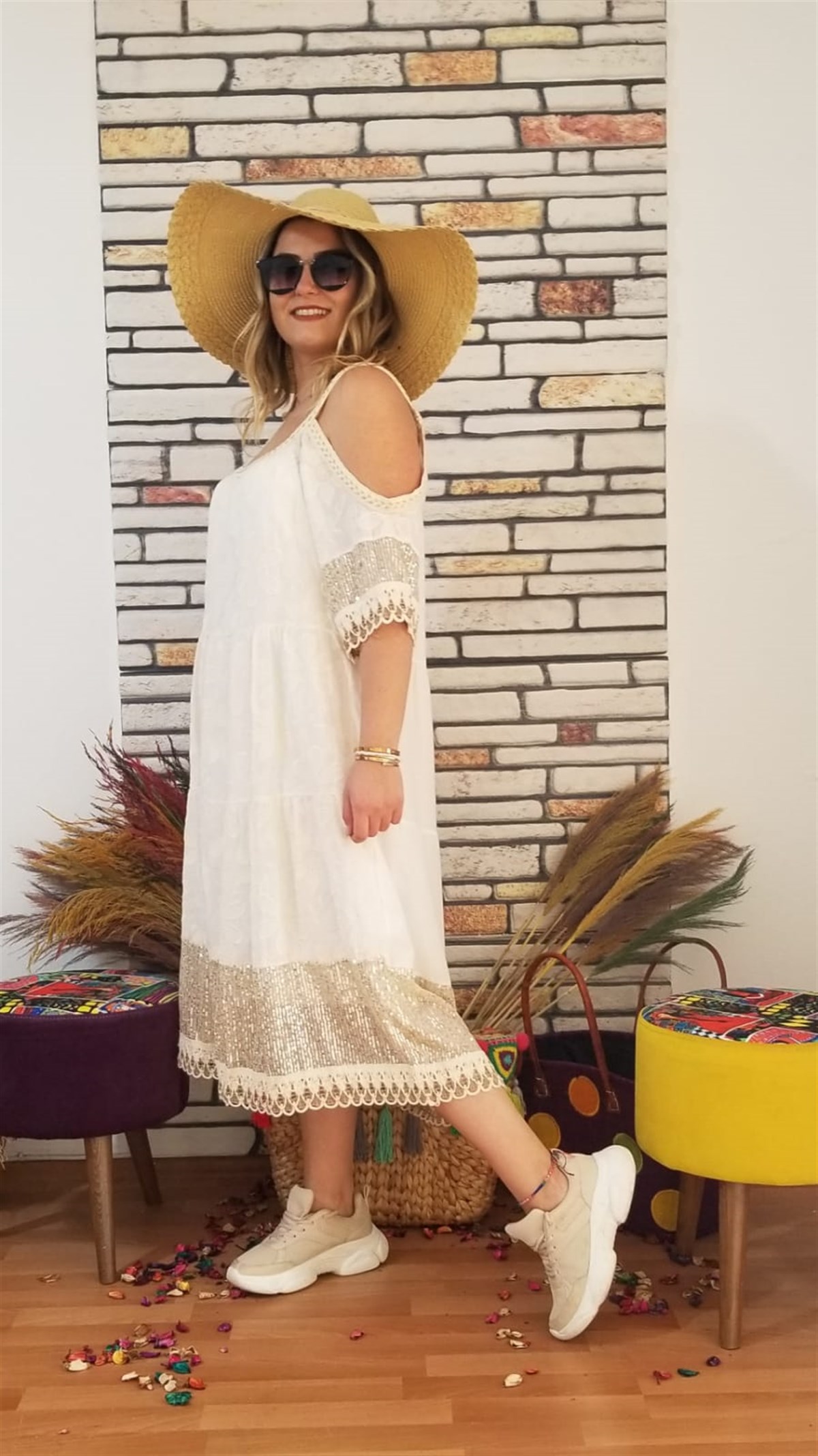 Ekru İtalyan Omzu Açık İçi Astarlı Pul Palet İşi Elbise 