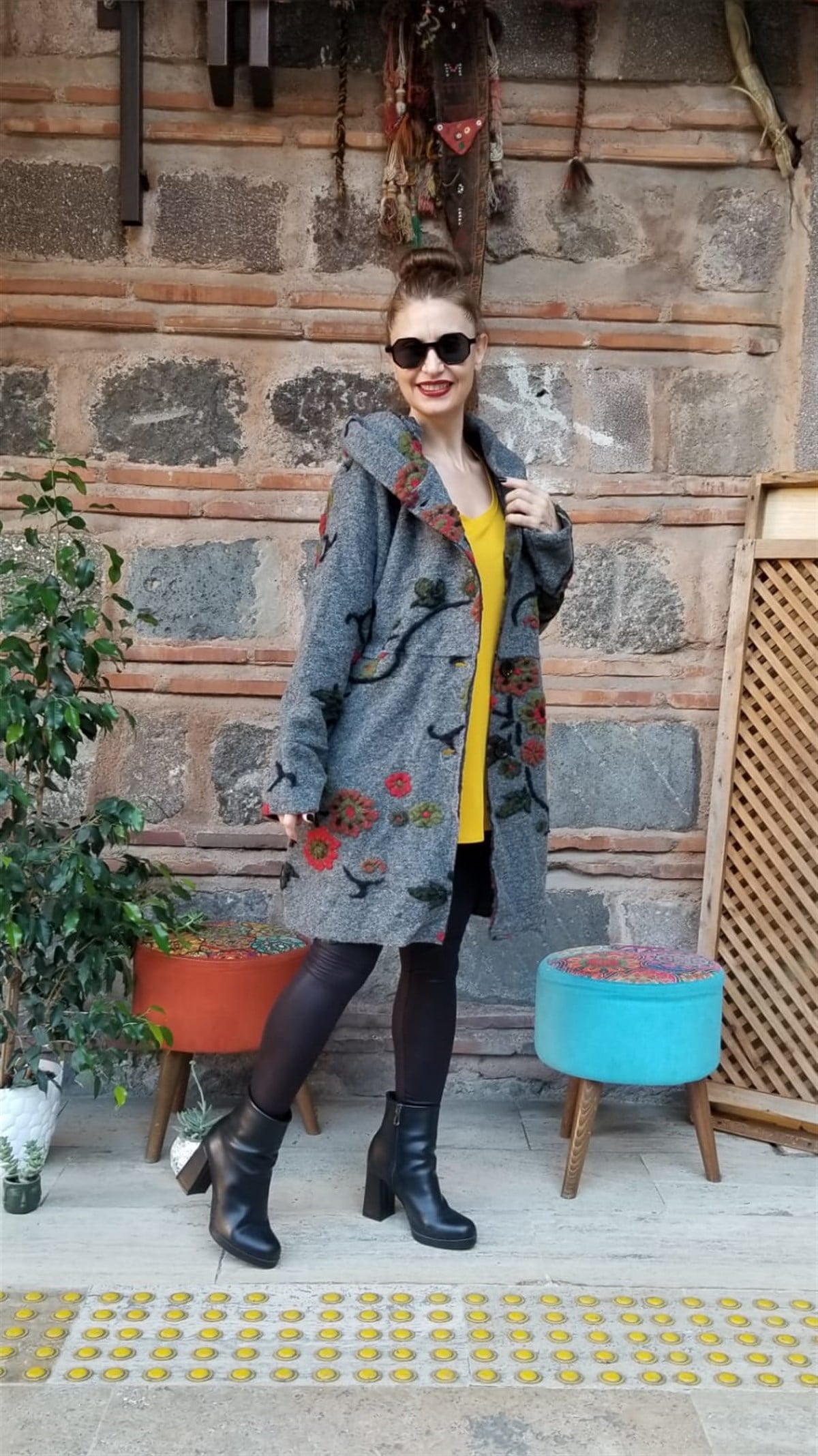 Gri Çiçekli Keçe Kaban