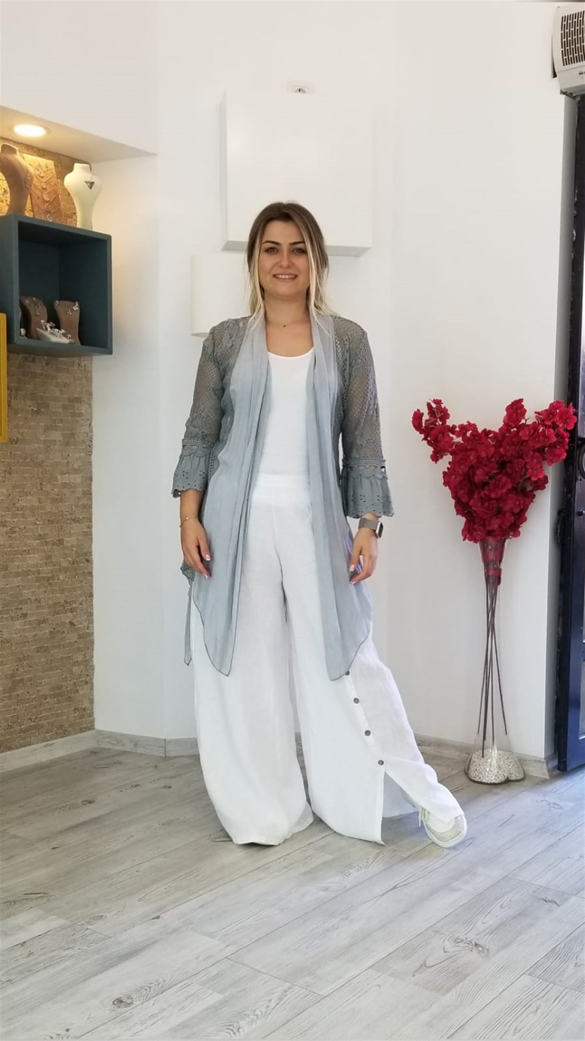 Gri İtalyan Dantel Hırka 