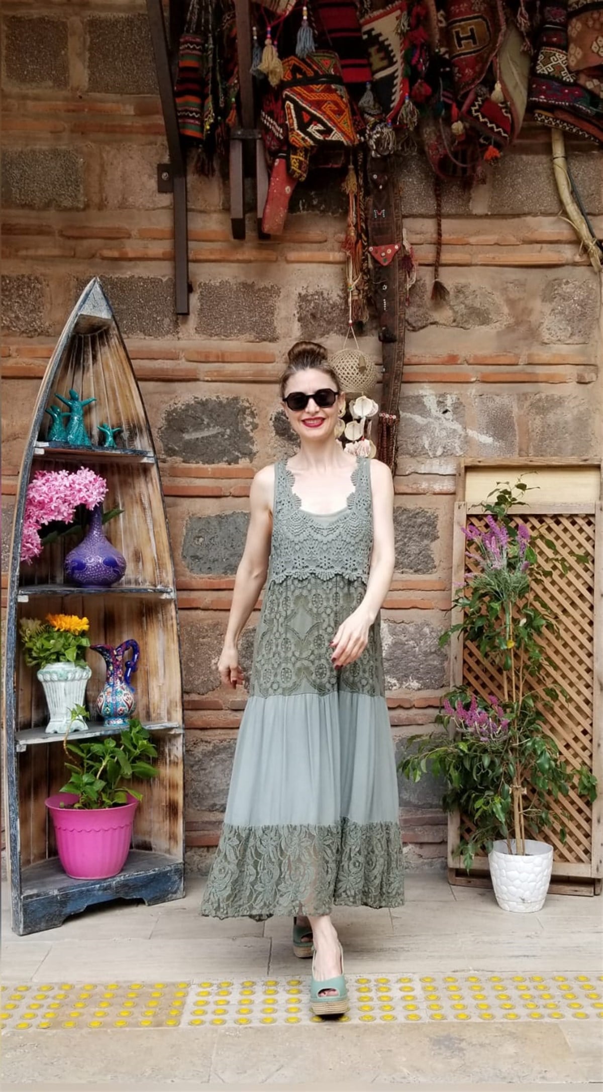 Haki İçi Astarlı Dantelli Elbise