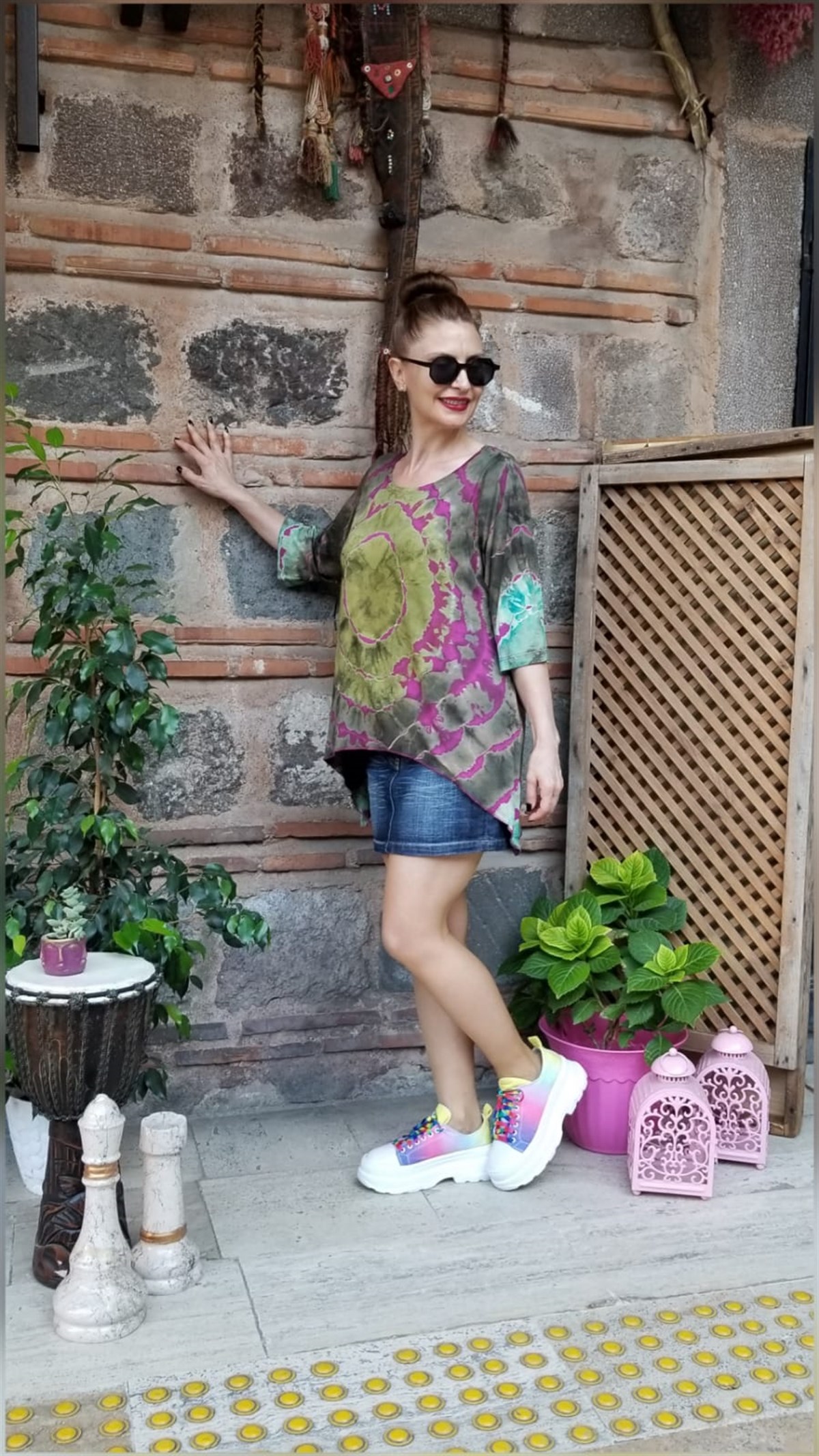 Haki Renği Batikli Asimetrik Penye Kumaş Bluz