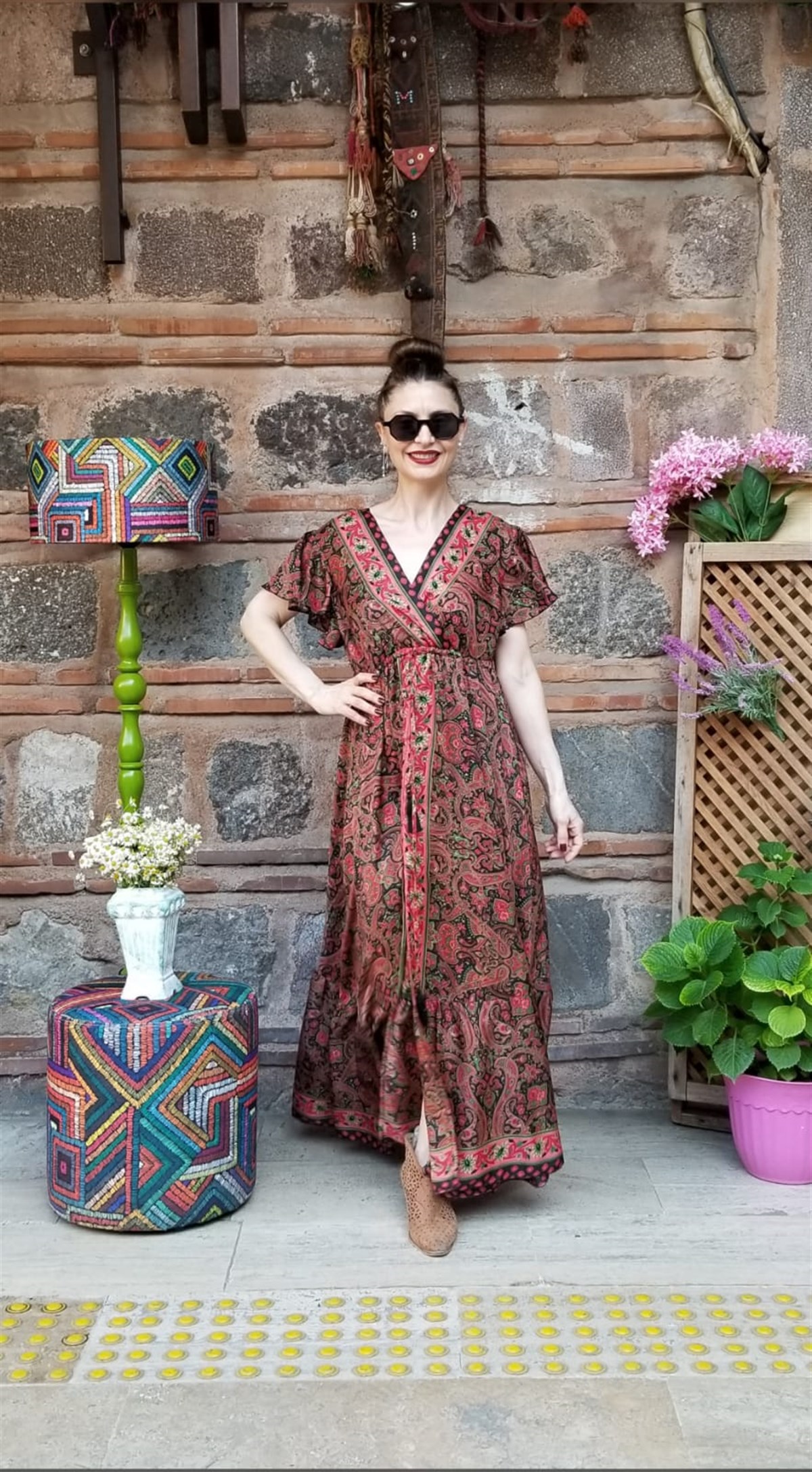 Hint İpeği Beli Lastikli Kırmızı Siyah Rengi Etnik Desen Elbise