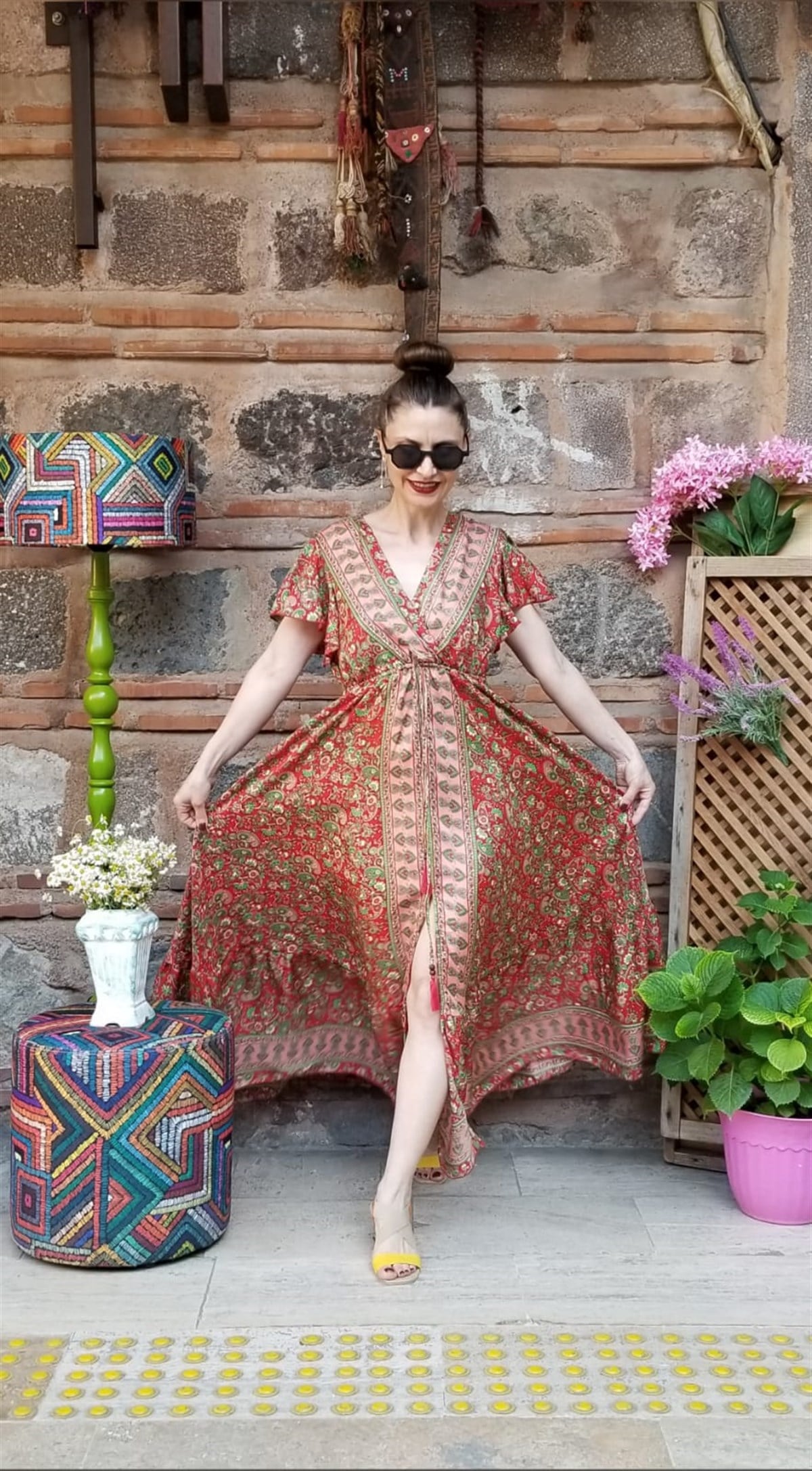 Hint İpeği Beli Lastikli Önden Yırtmaçlı Kırmızı Etnik Desen Elbise