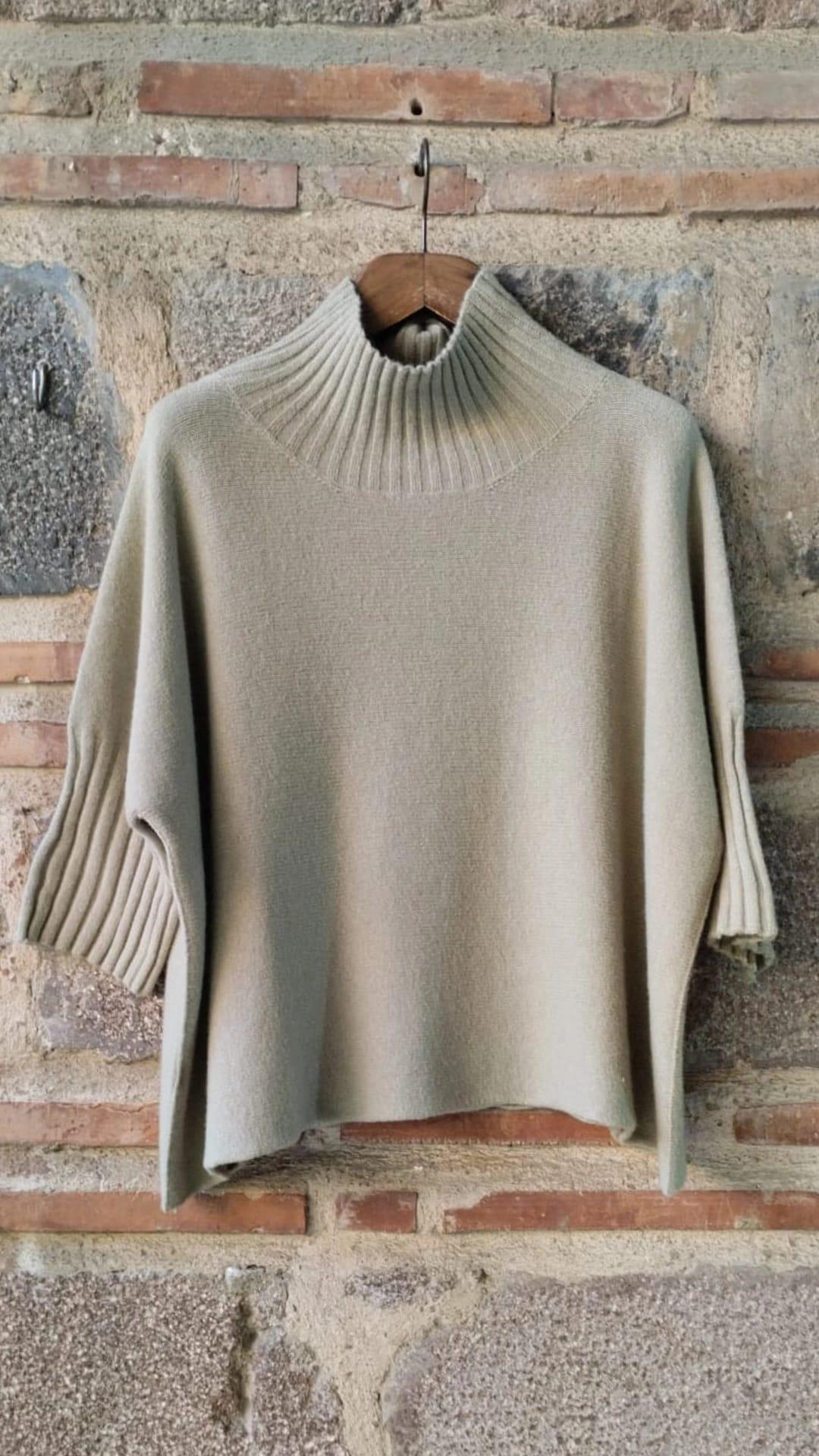 İtalyan Triko Örme Dik Yaka Kil Yeşili Kazak