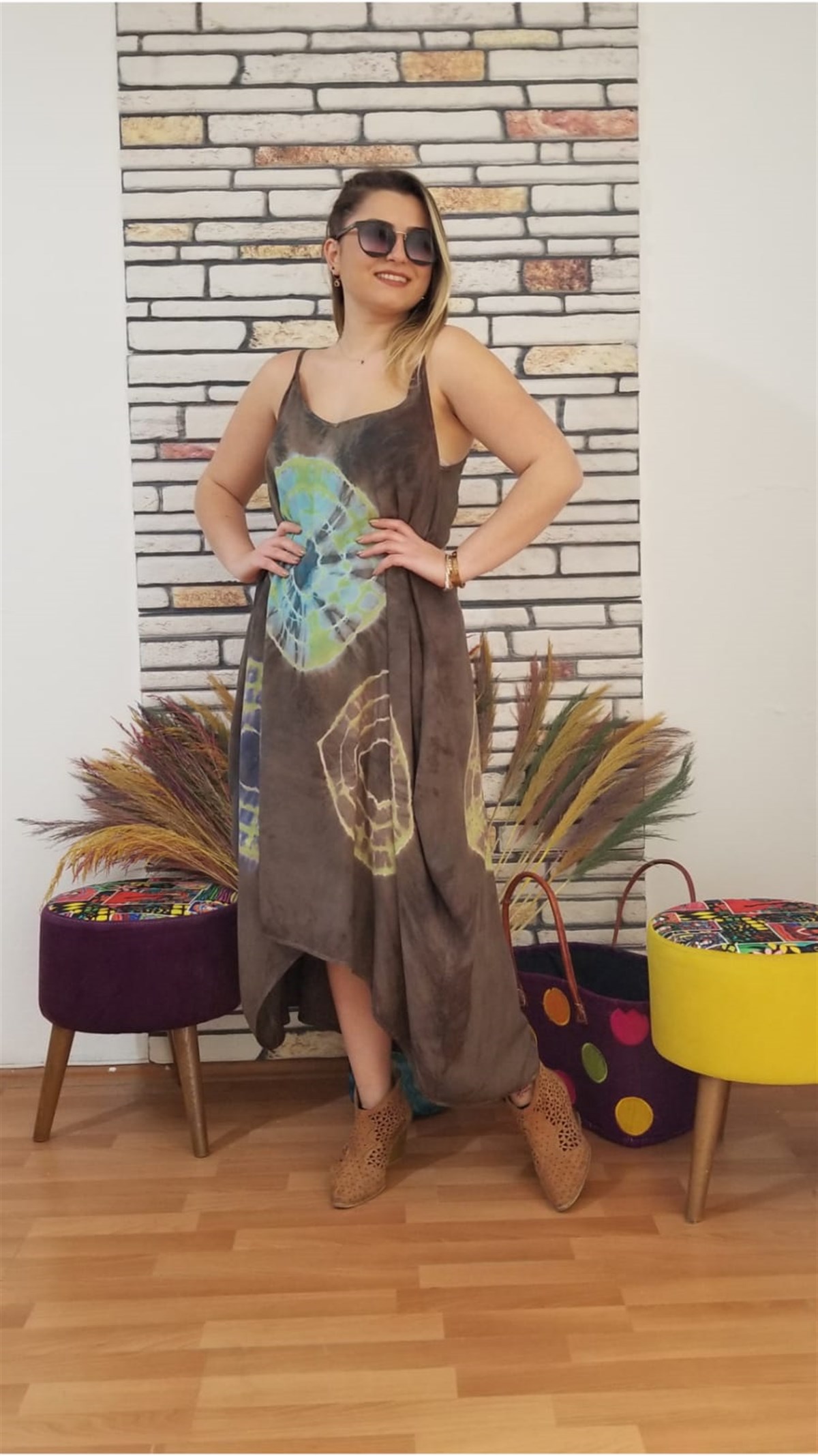 Kahve Rengi Batik Desenli Askılı Elbise 