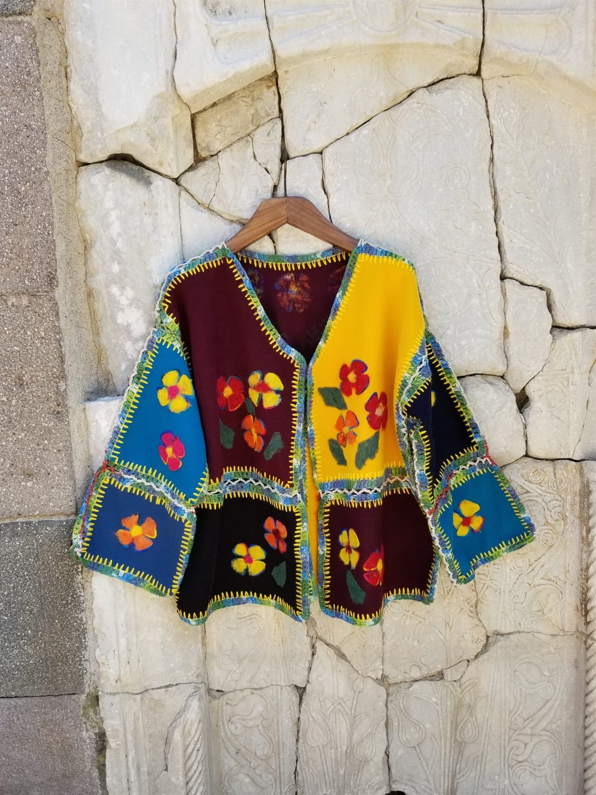 Kaşe Kumaş El İşi ve Keçe Detaylı Tasarım Hırka