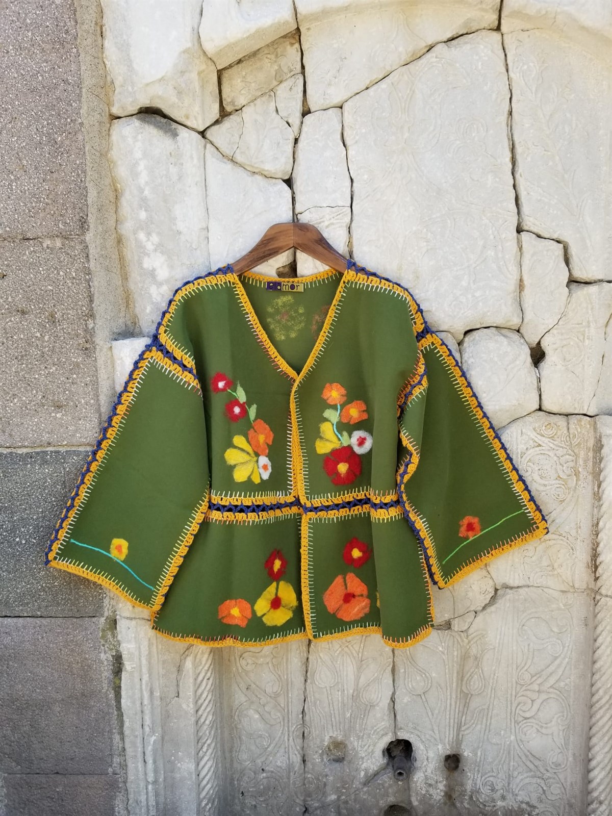 Kaşe Kumaş El İşi ve Keçe Detaylı Tasarım Hırka