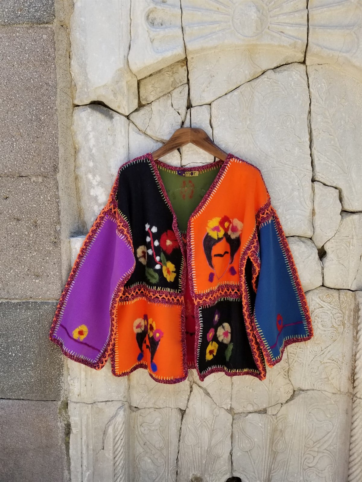 Kaşe Kumaş El İşi ve Keçe Detaylı Tasarım Hırka