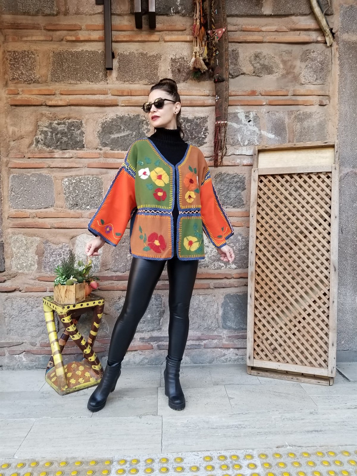 Kaşe Kumaş El Örgüsü Renkli Hırka