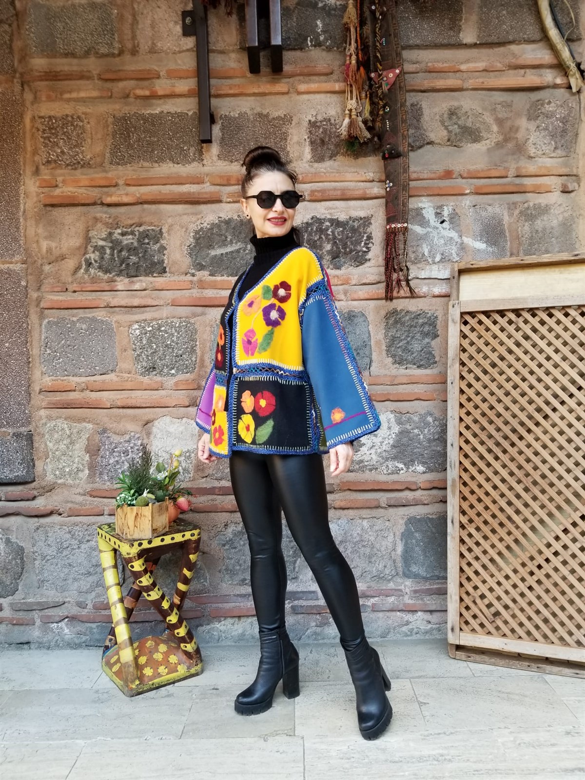 Kaşe Kumaş El Örgüsü Renkli Hırka