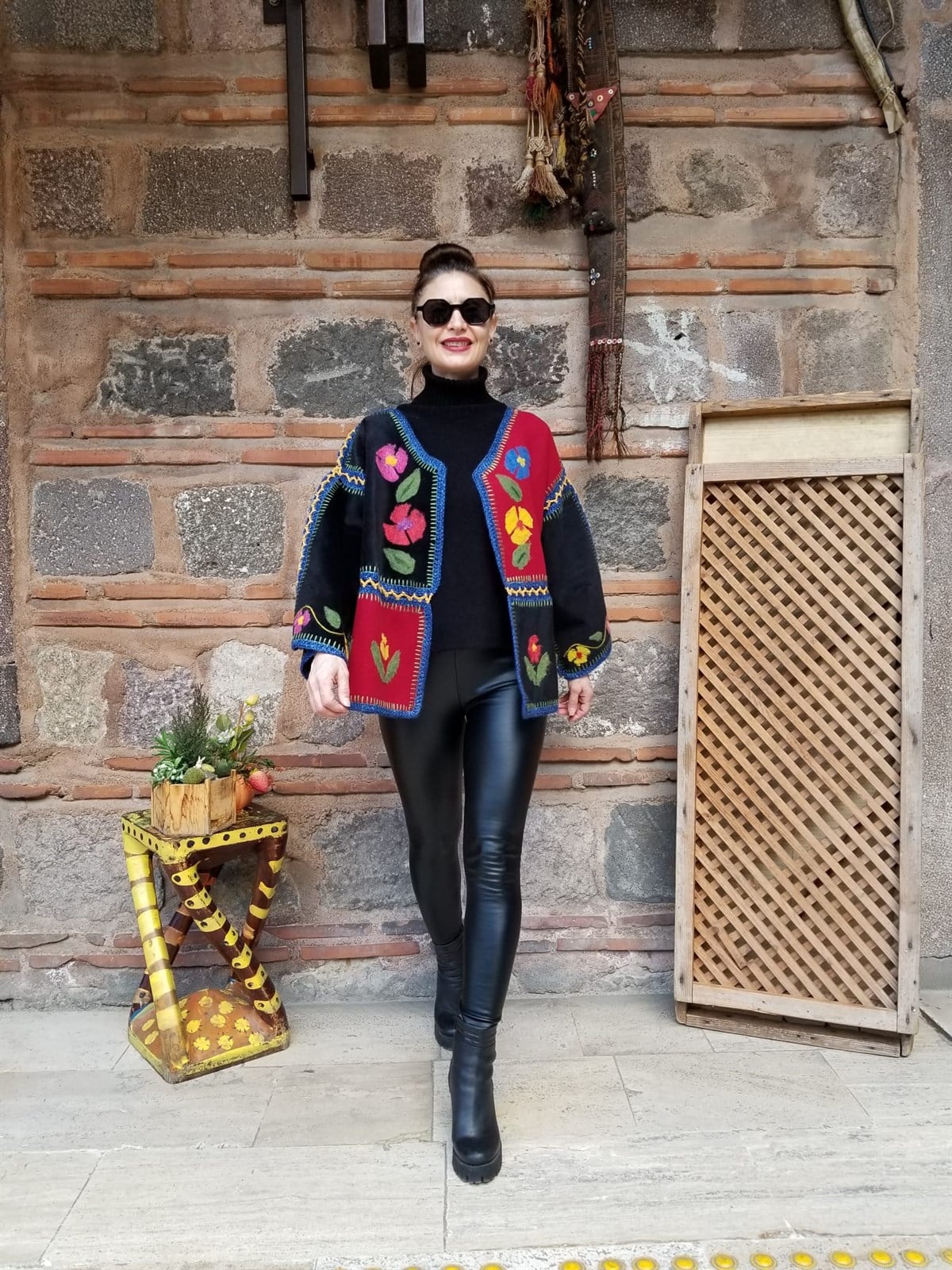 Kaşe Kumaş El Örgüsü Renkli Hırka