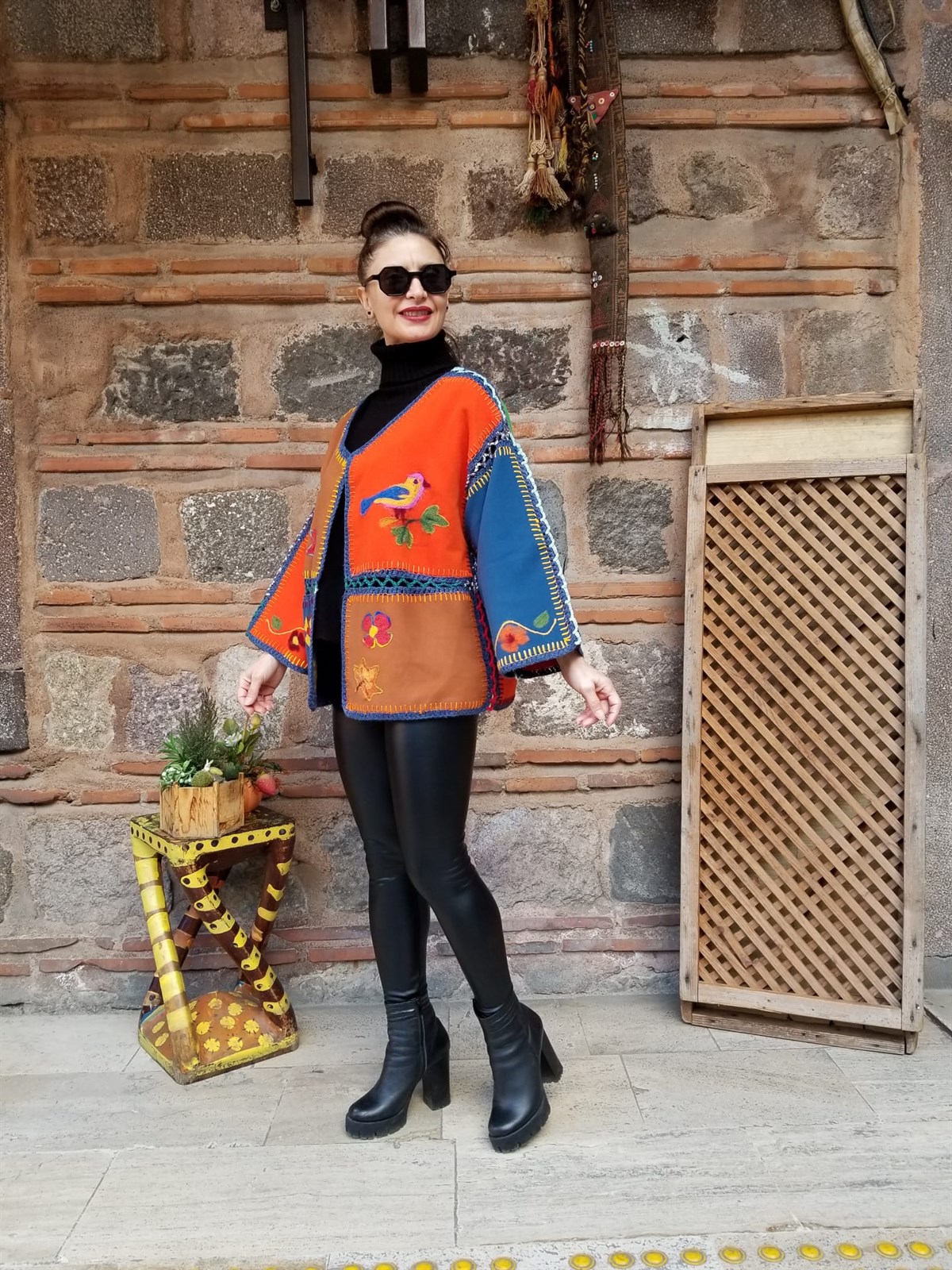 Kaşe Kumaş El Örgüsü Renkli Hırka