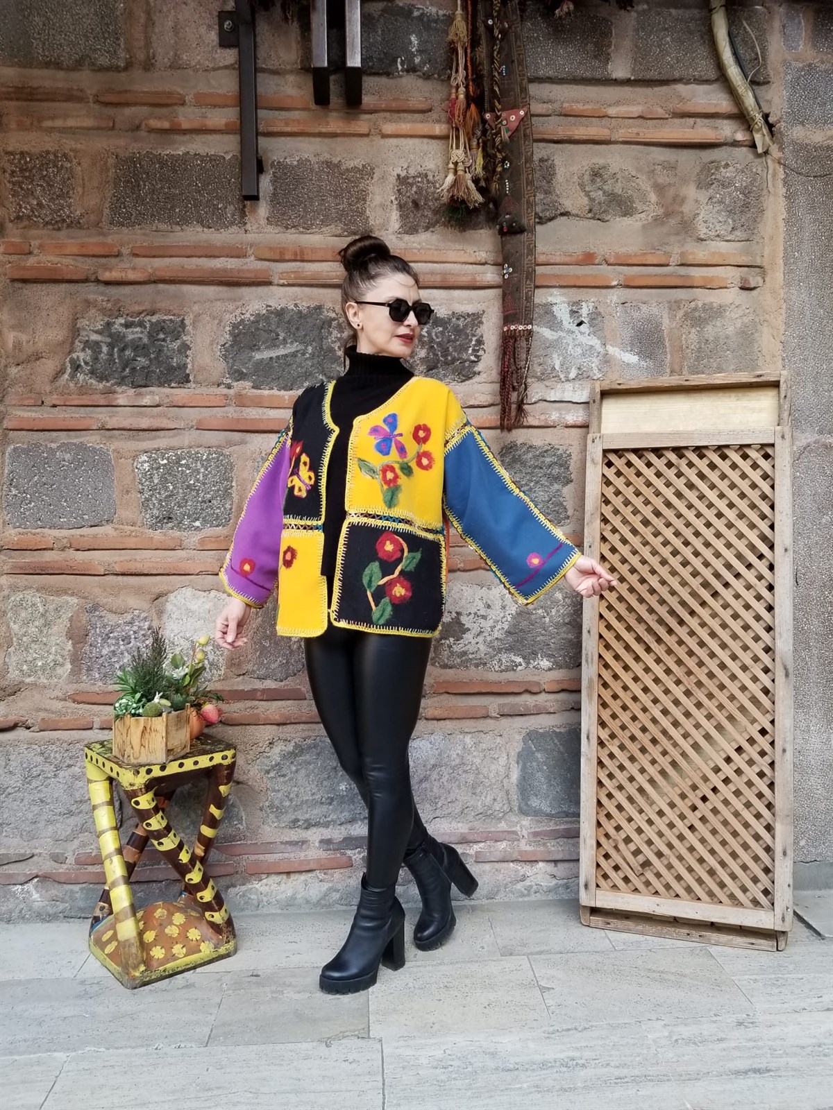 Kaşe Kumaş El Örgüsü Renkli Hırka