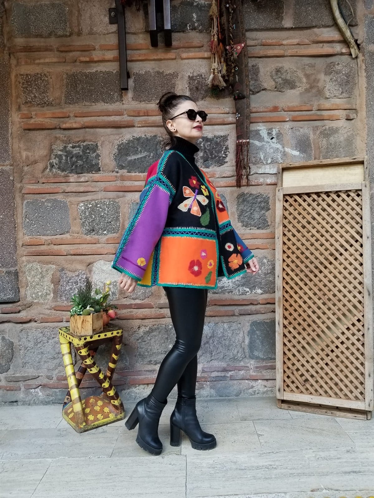 Kaşe Kumaş El Örgüsü Renkli Hırka