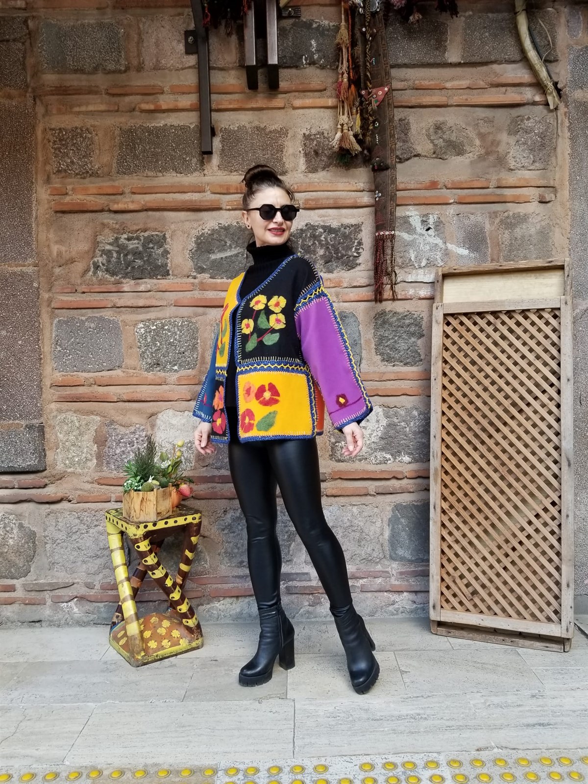 Kaşe Kumaş El Örgüsü Renkli Hırka