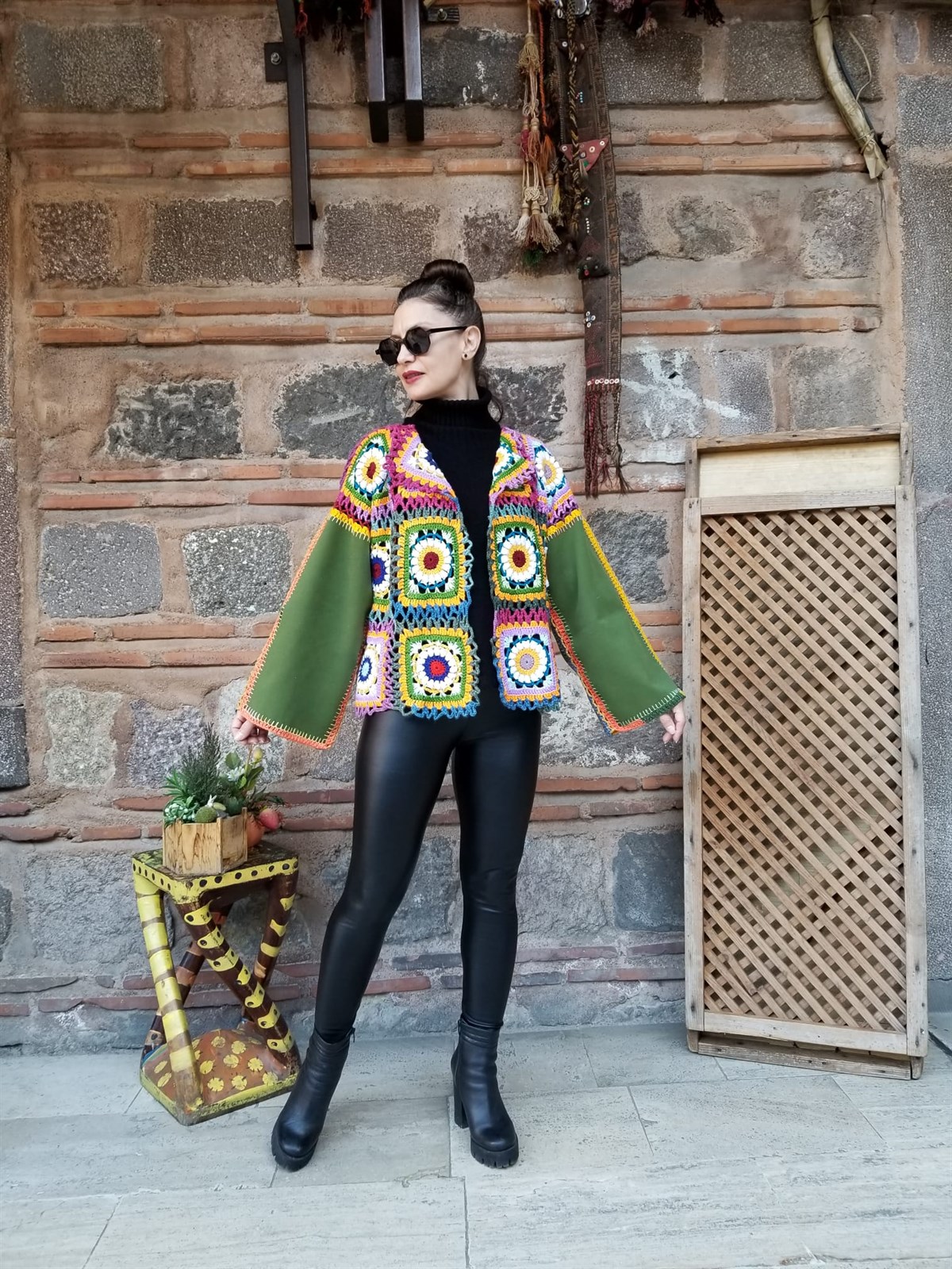 Kollar Kaşe Kumaş El Örgüsü Renkli Hırka