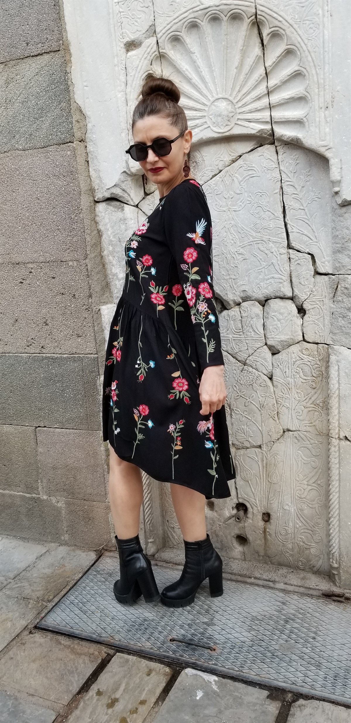 Nakışlı Siyah Elbise