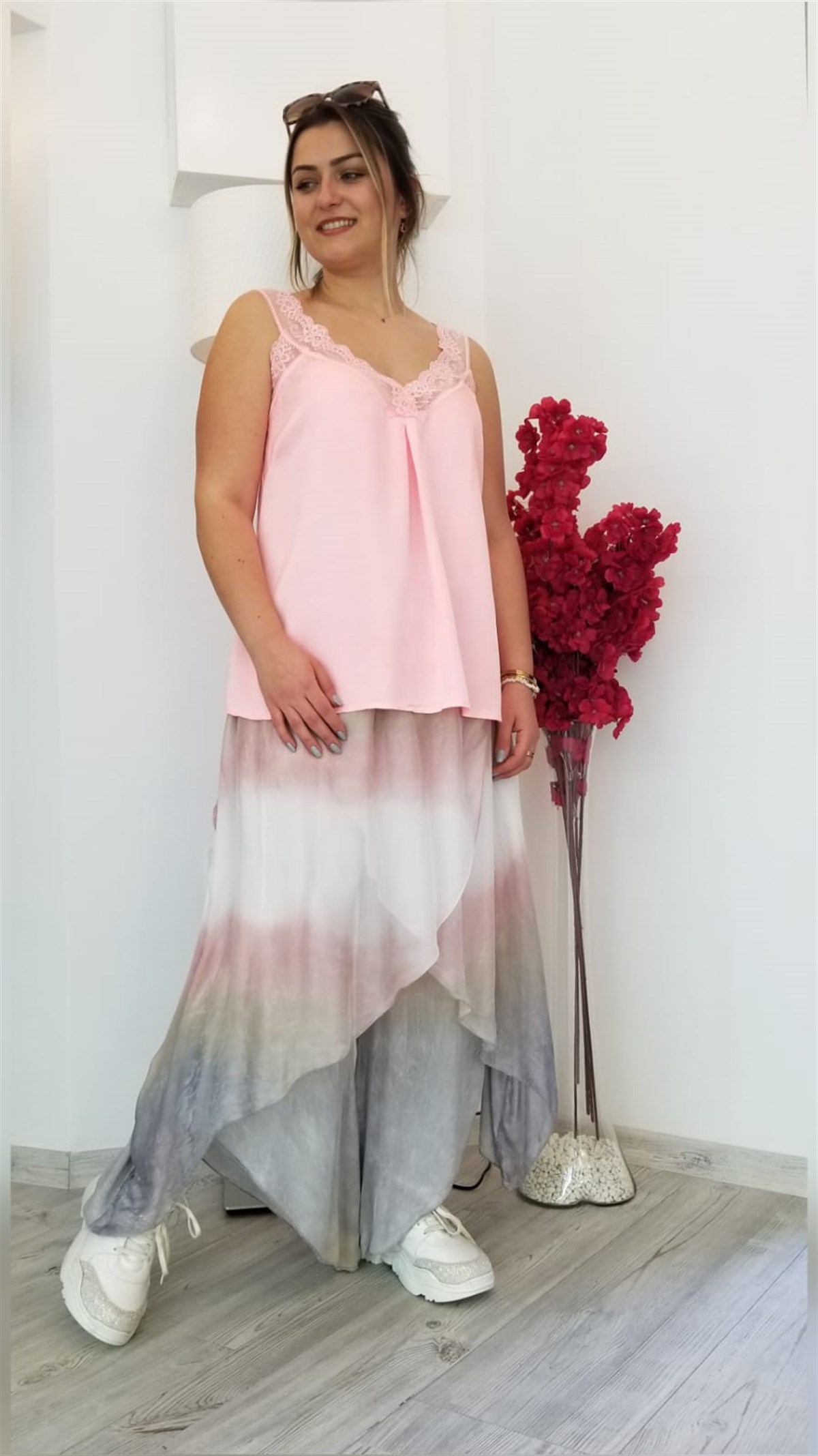 Pembe Dantel Detaylı Bluz