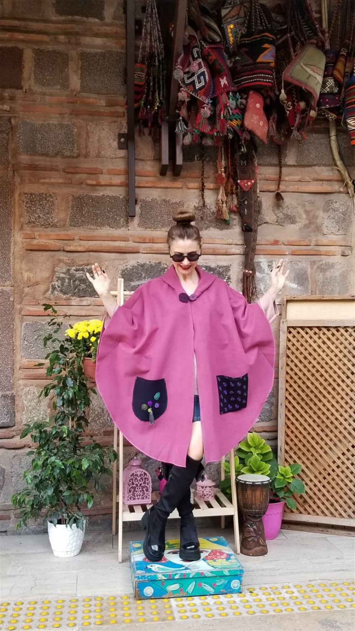 Pembe Kapşonlu Kaşe Panço