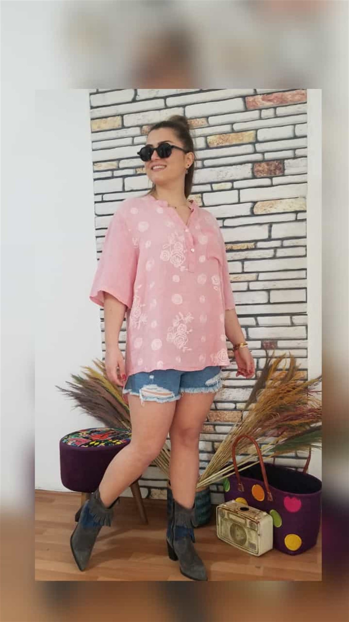Pudura Pembesi Ön Kısım Nakışlı Keten Bluz