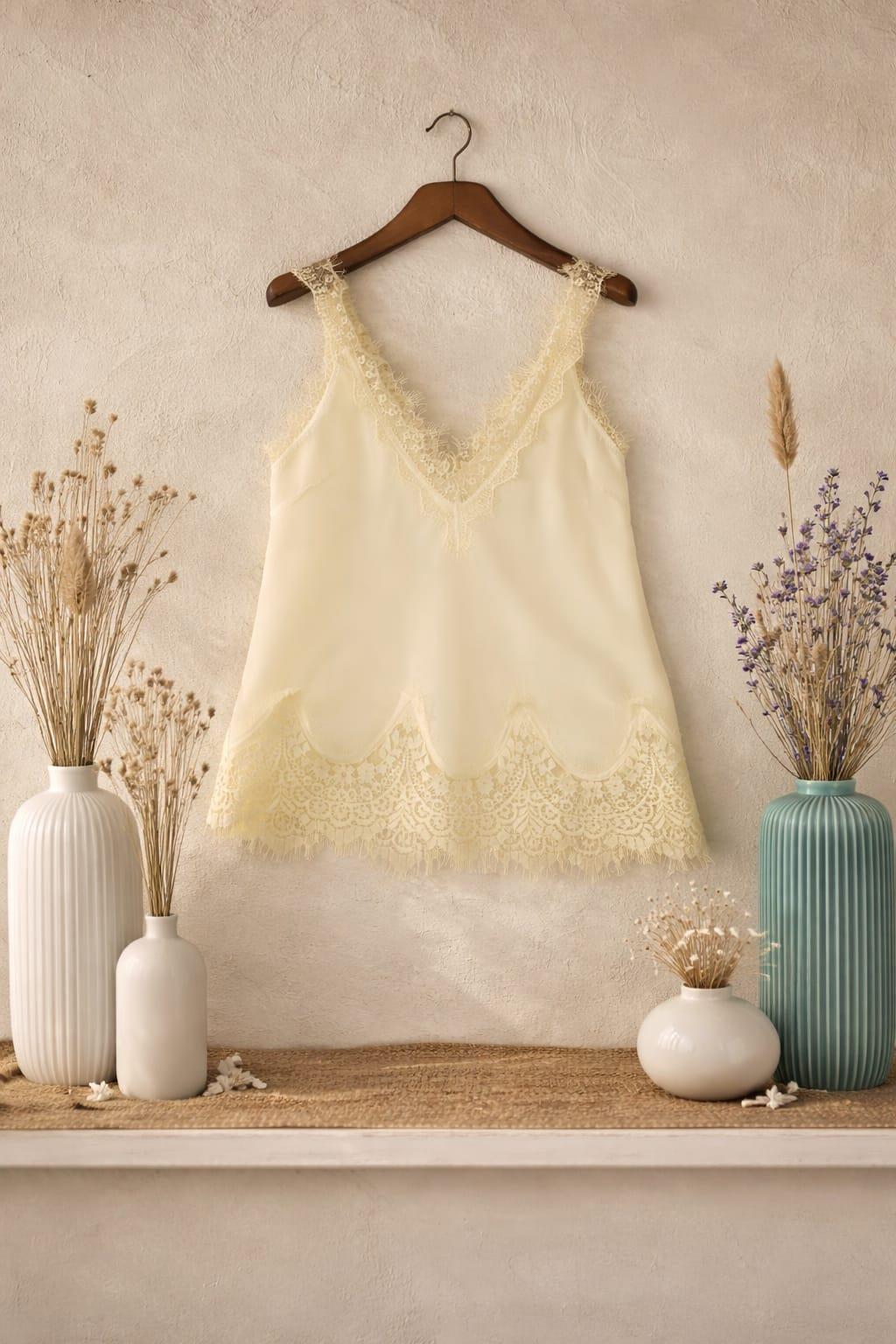 Renk Açık Sarı Dantel Detaylı Askılı Bluz