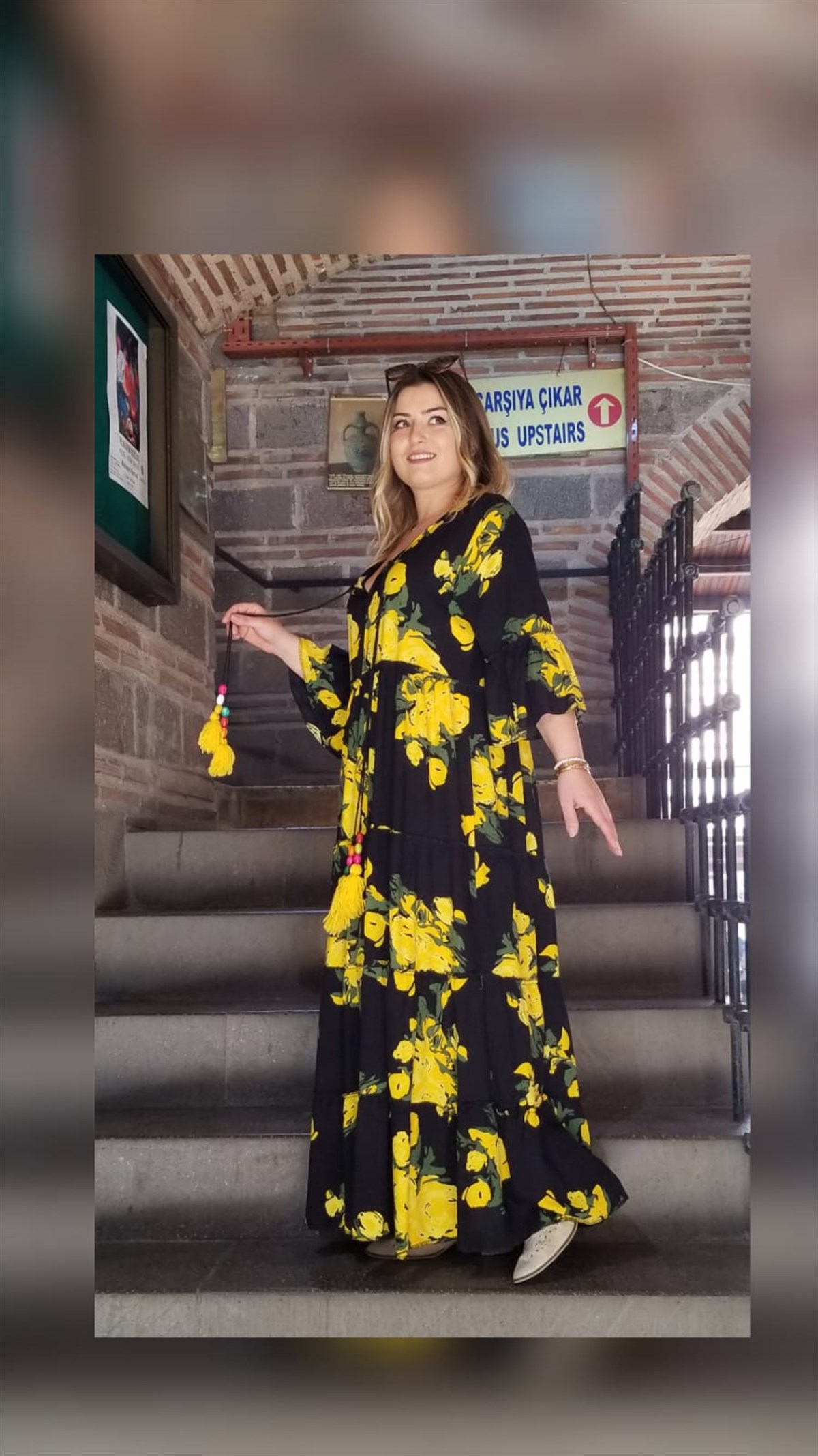 Siyah Çiçek Desenli Ponponlu Salaş Elbise