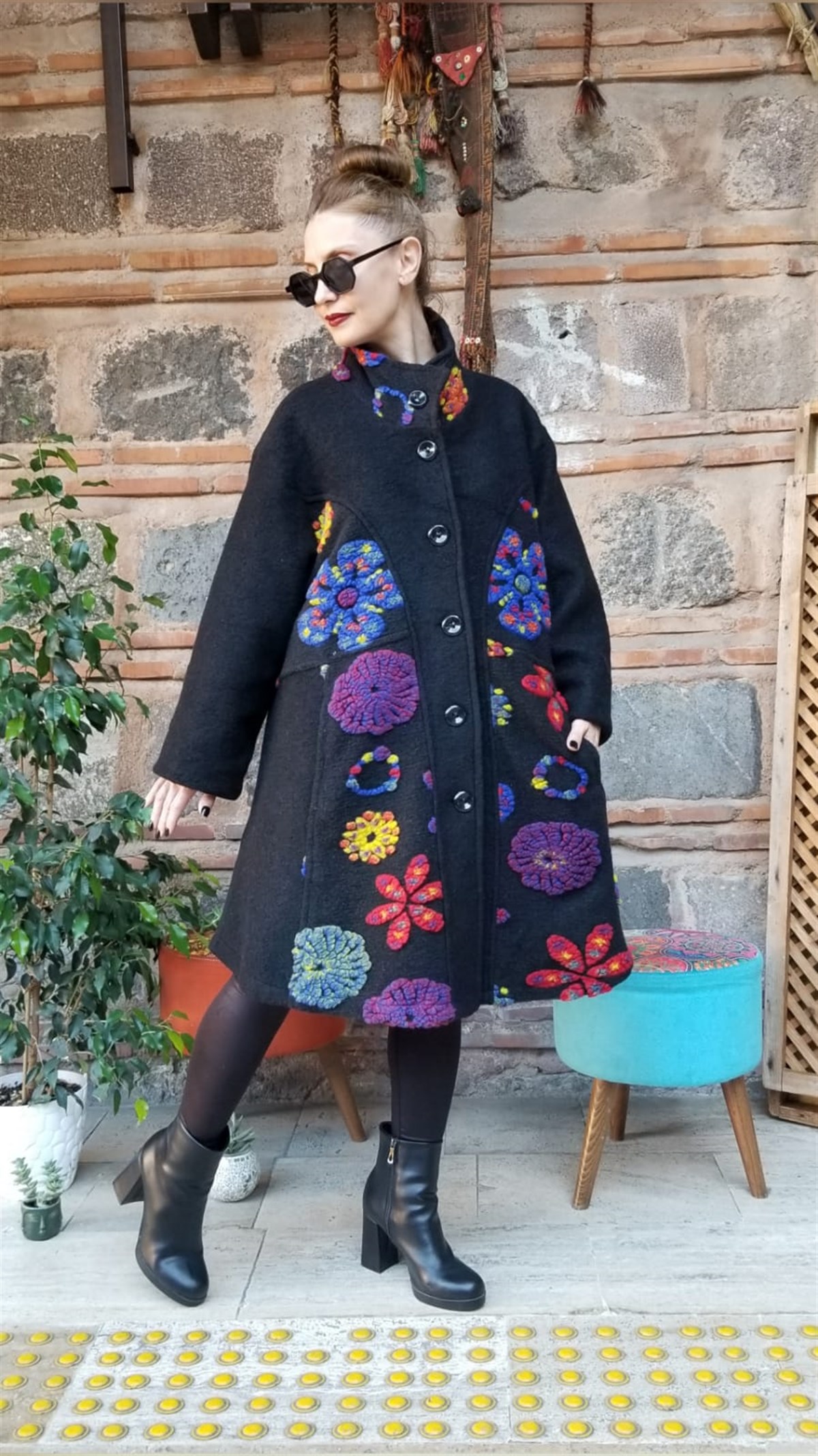 Siyah Çiçekli Kece Kaban