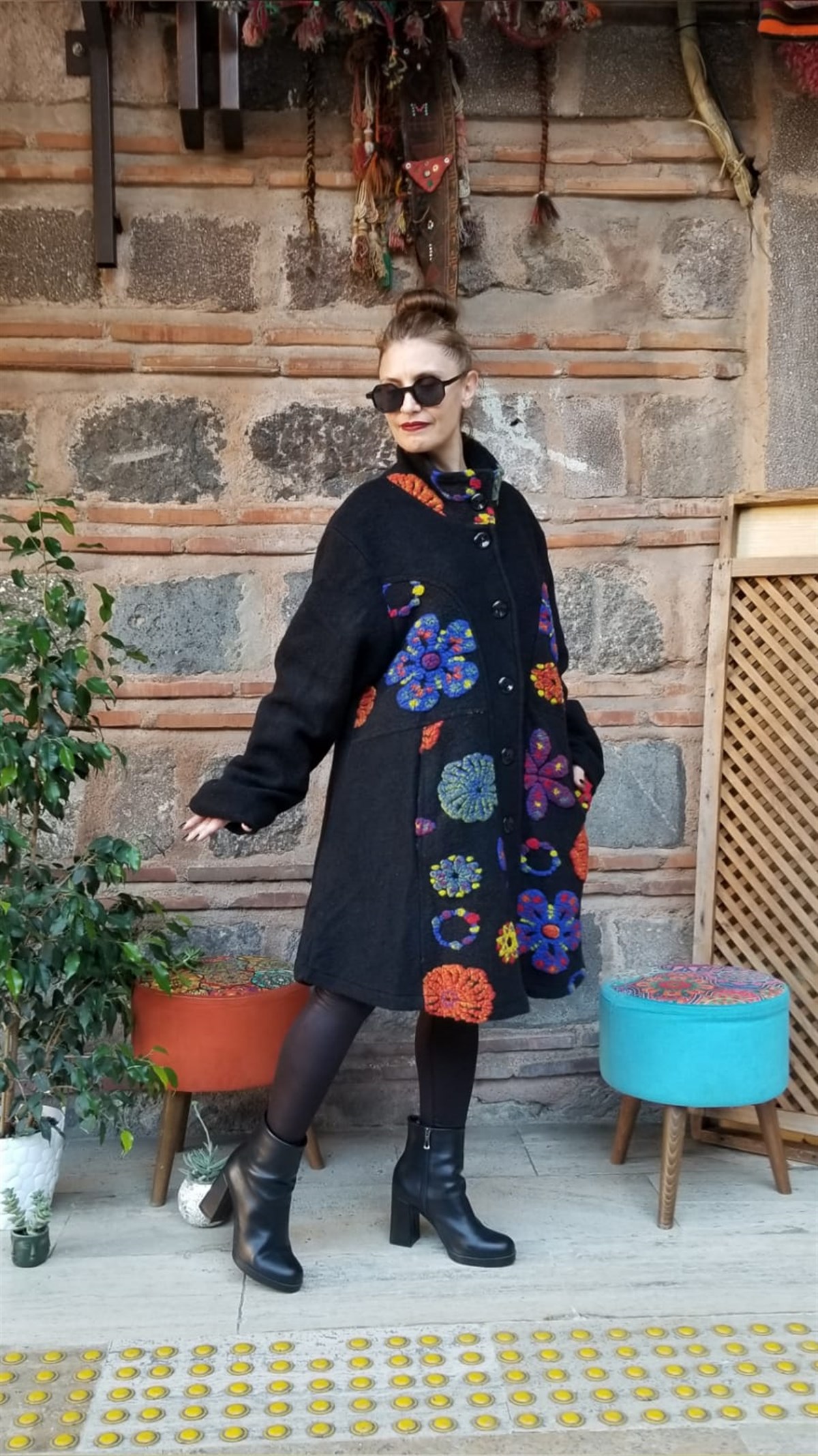 Siyah Çiçekli Kece Kaban