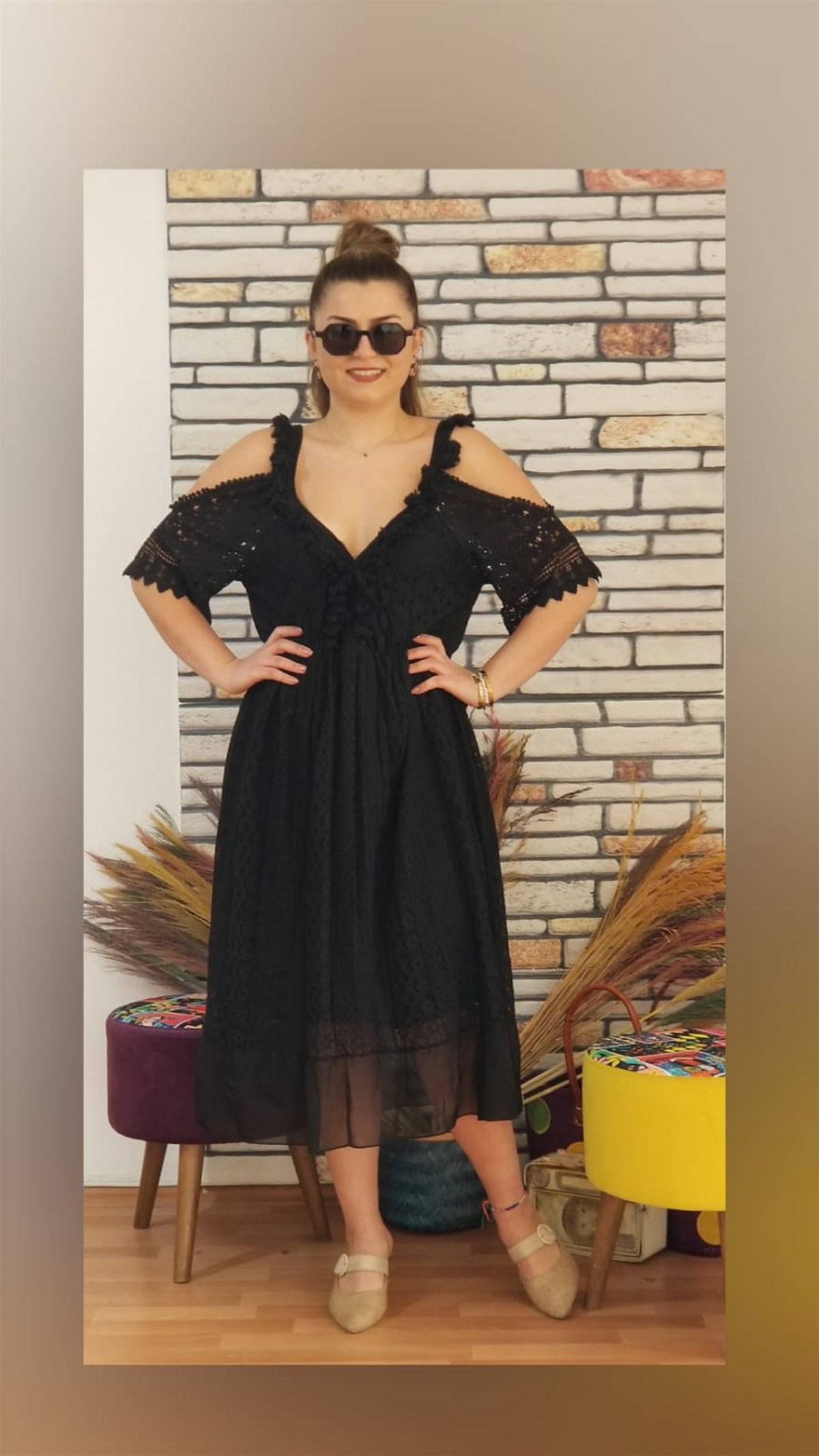 Siyah Omzu Açık Etek Ucu İpek Detaylı İçi Astarlı Koton Dantel Elbise