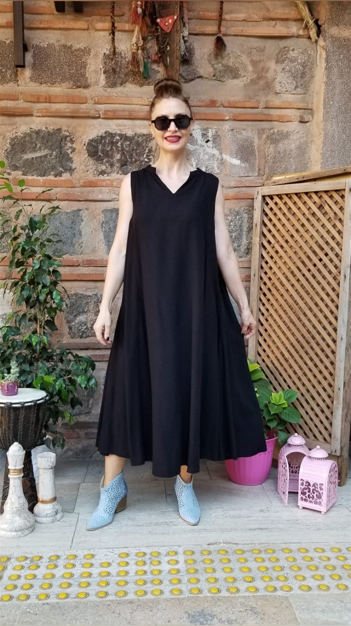 Siyah Rengi Kolsuz Elbise