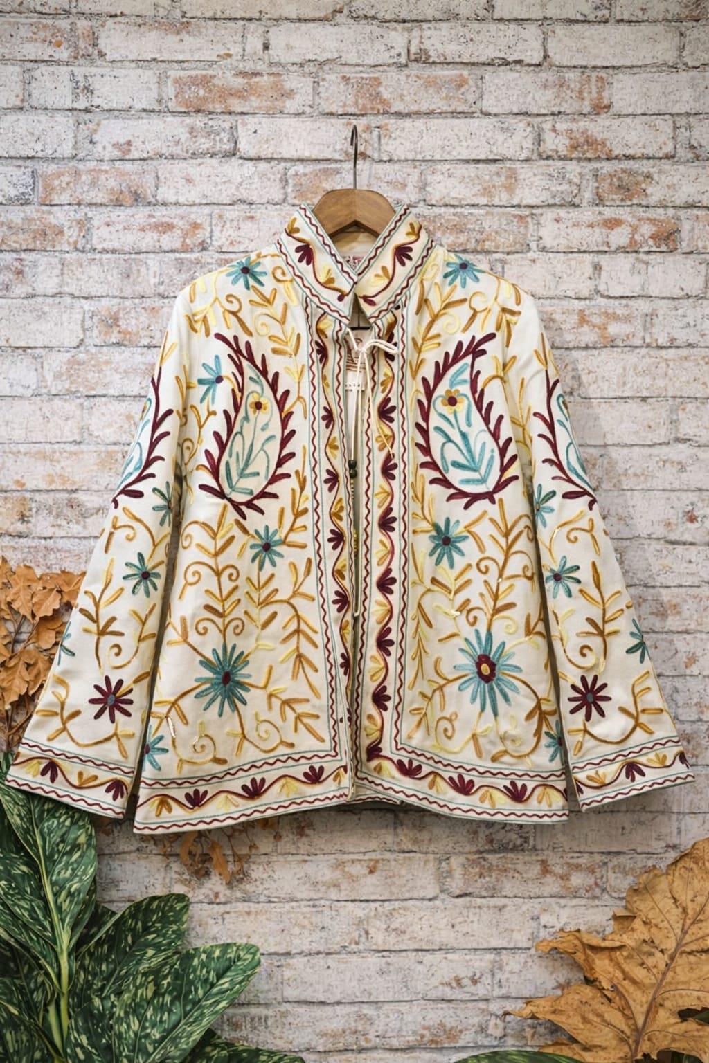 Suzani ceket  çift yönlü kullabilirsiniz. makine nakışı yandan cepli renkli
