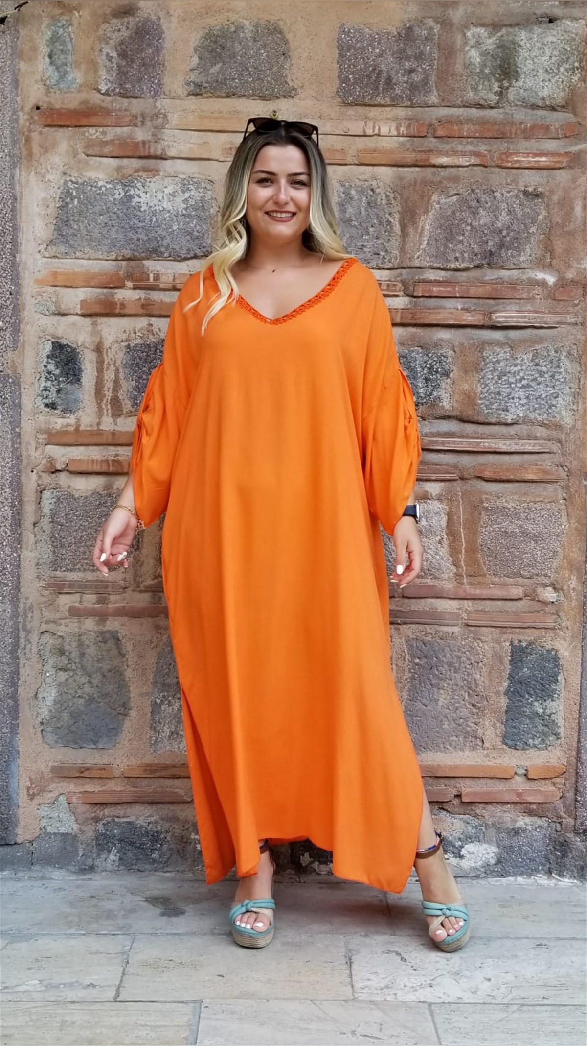 Turuncu Yaka Kısmı Tığ İşi Elbise 